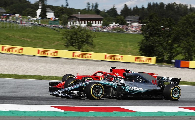 Vettel pass on Hamilton
