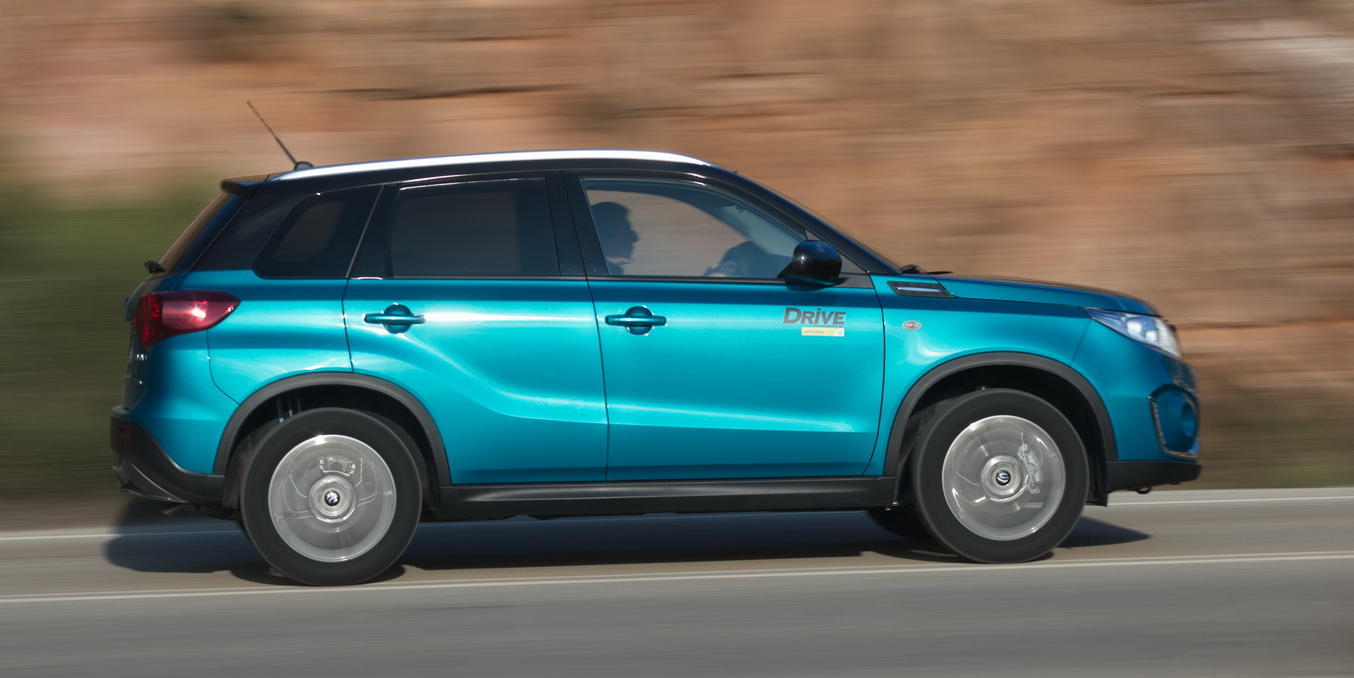 Suzuki Vitara 1.0 AllGrip_side panning