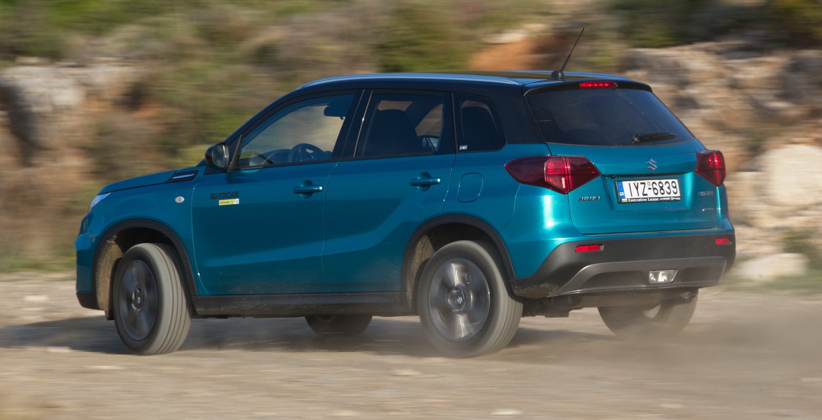 Suzuki Vitara 1.0 AllGrip_gravel rear