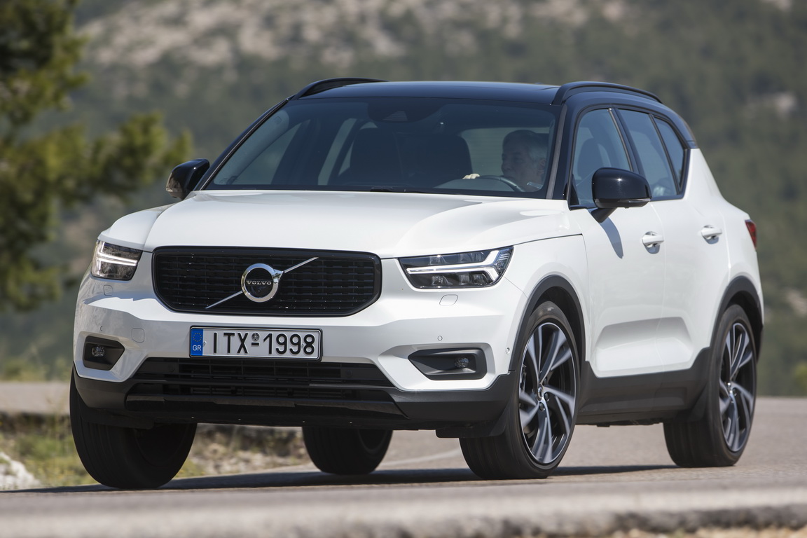 Volvo XC40_front curve