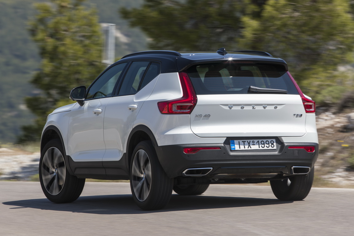 Volvo XC40_rear curve