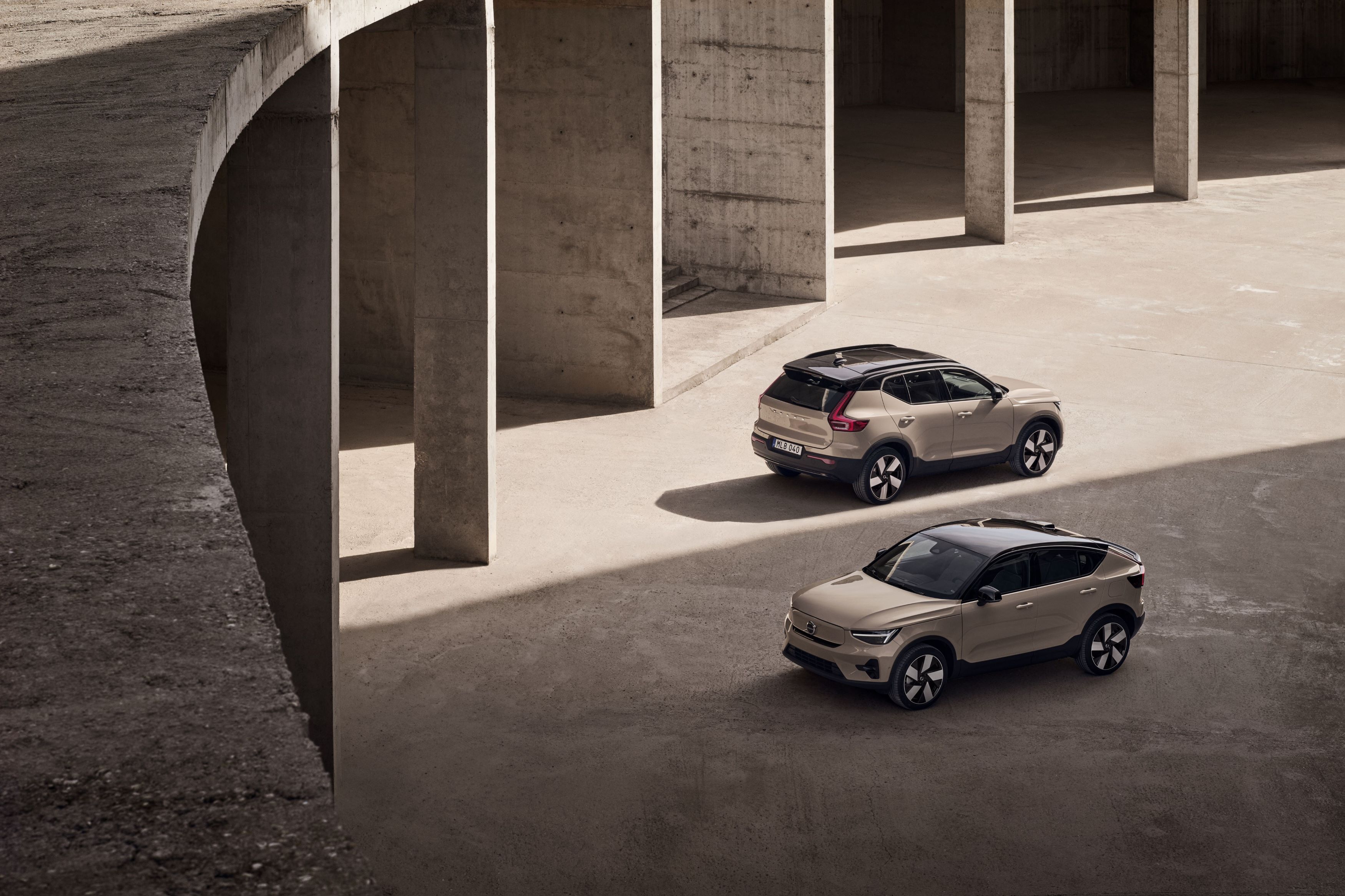 Volvo EX40 and EC40- Volvo EX30