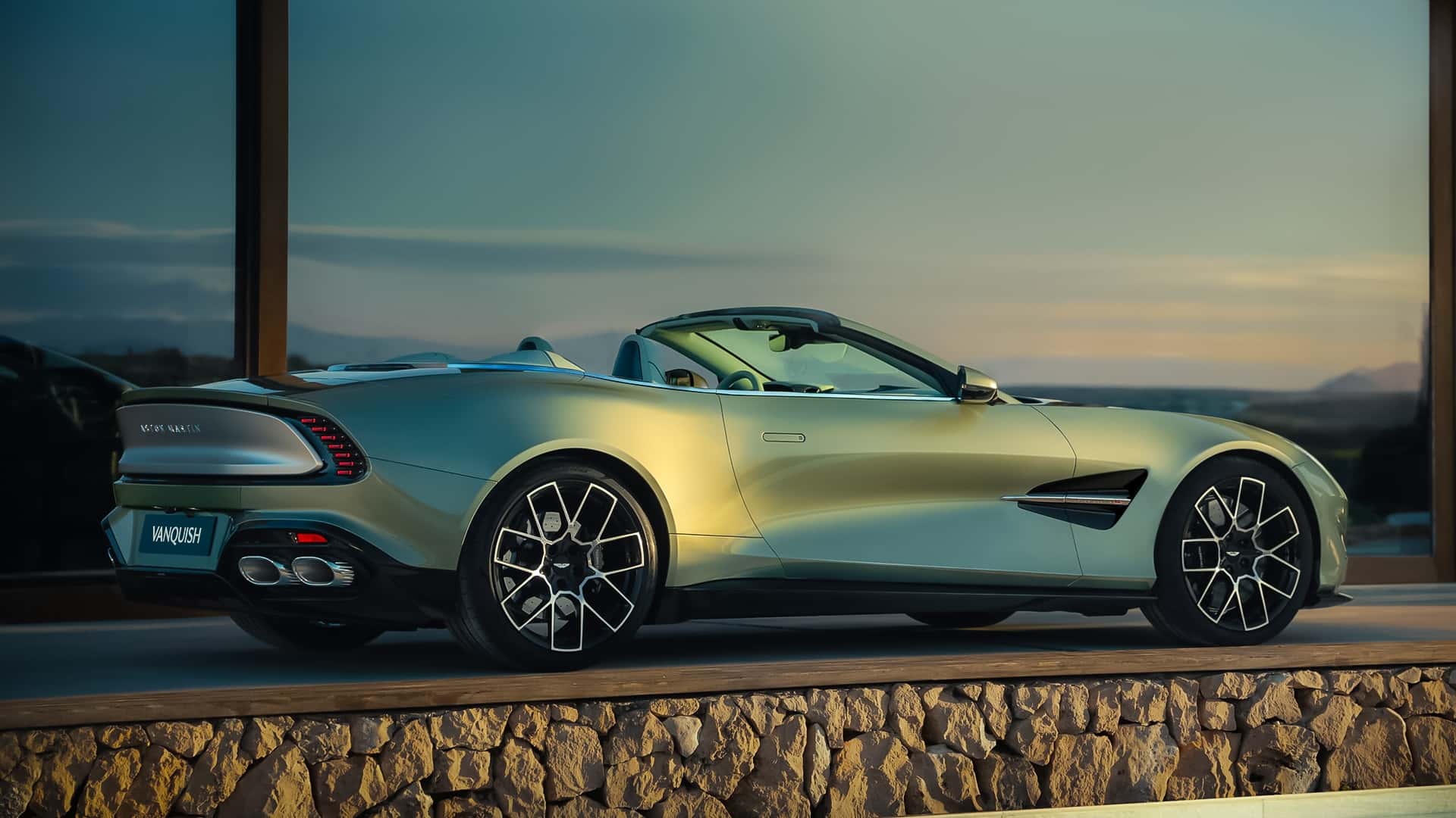 Aston Martin Vanquish Volante: