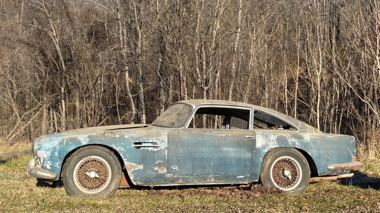 Aston Martin DB4