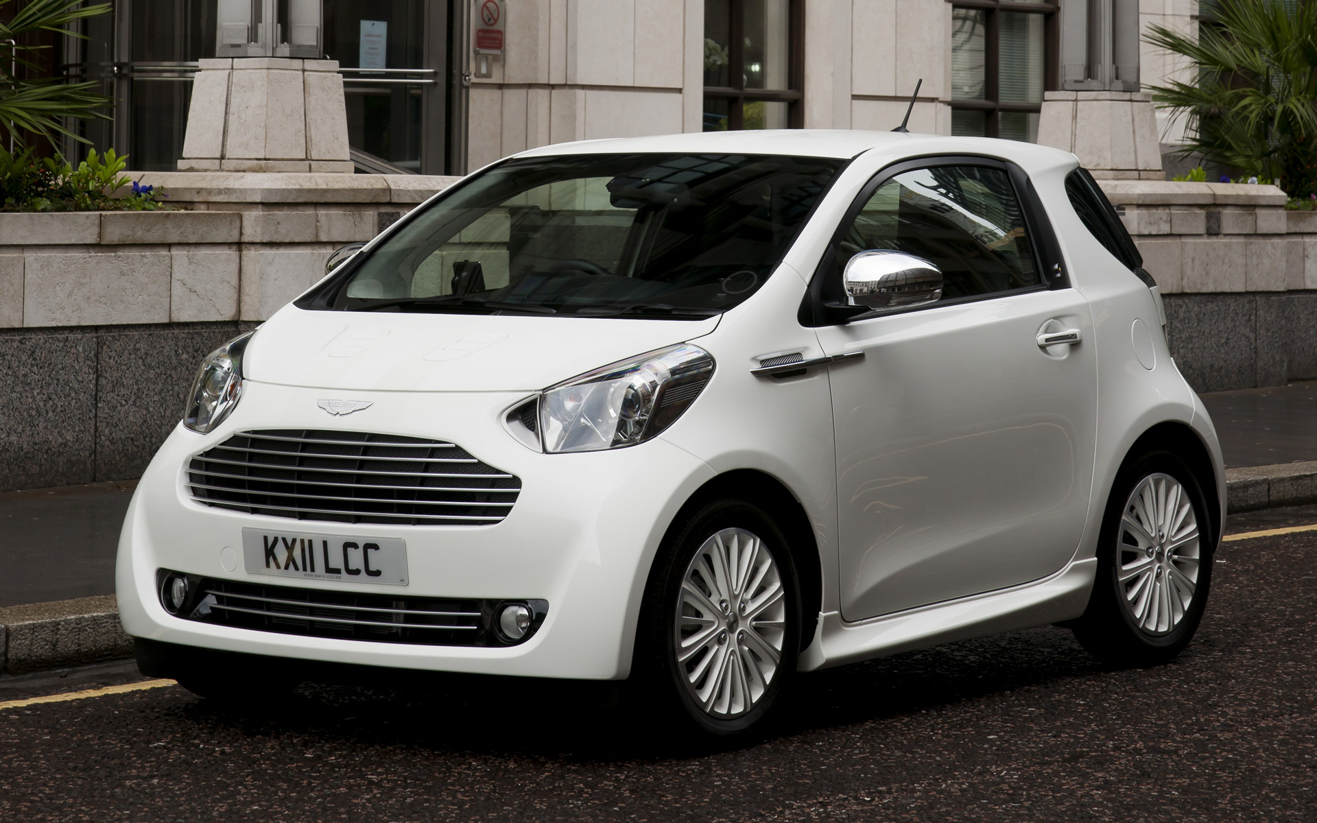 10 αυτοκίνητα, 10 μαύρα πρόβατα, Aston Martin Cygnet 