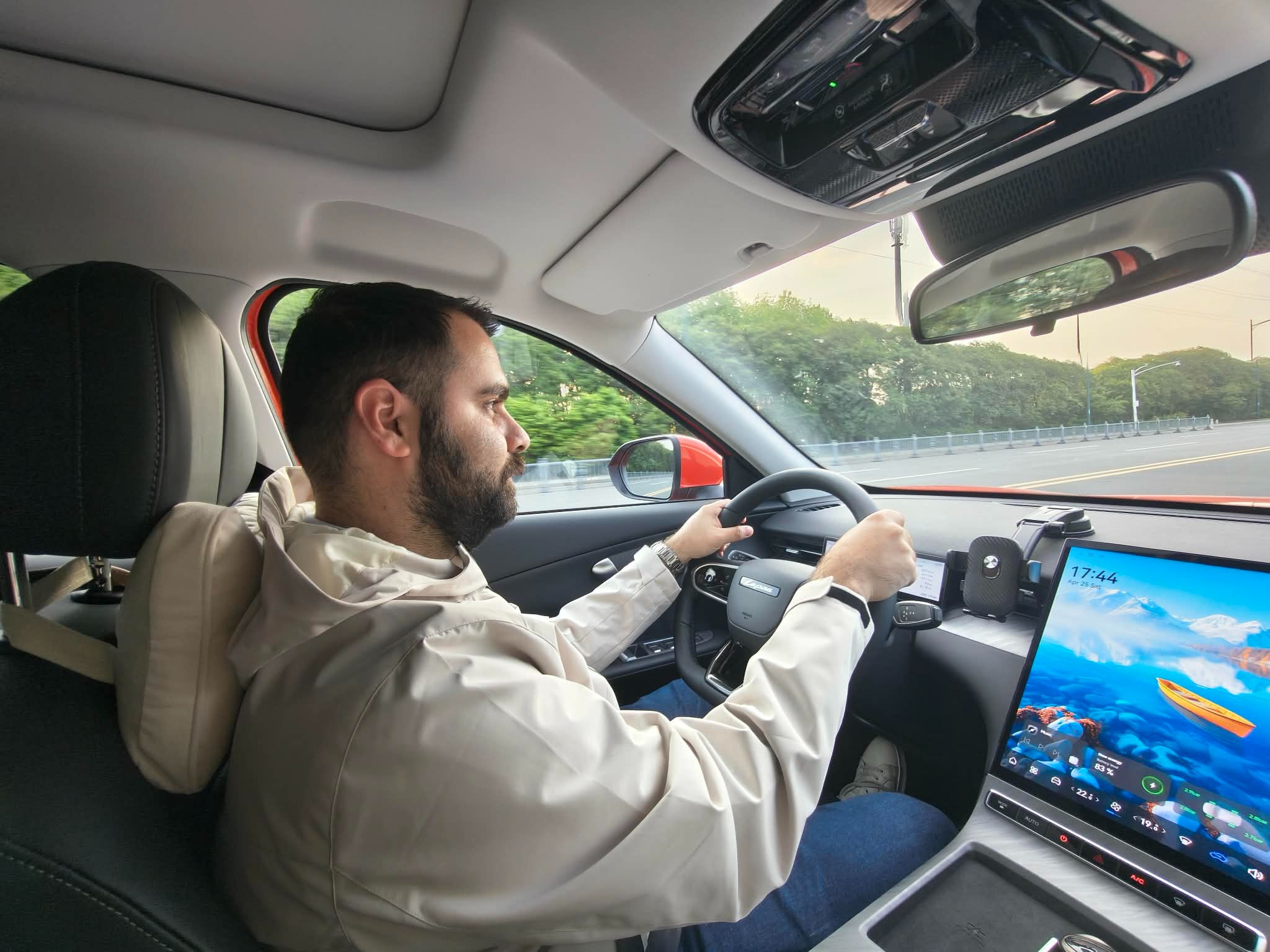 Test drive: Lepas L6 PHEV, China, Photo © Lepas International