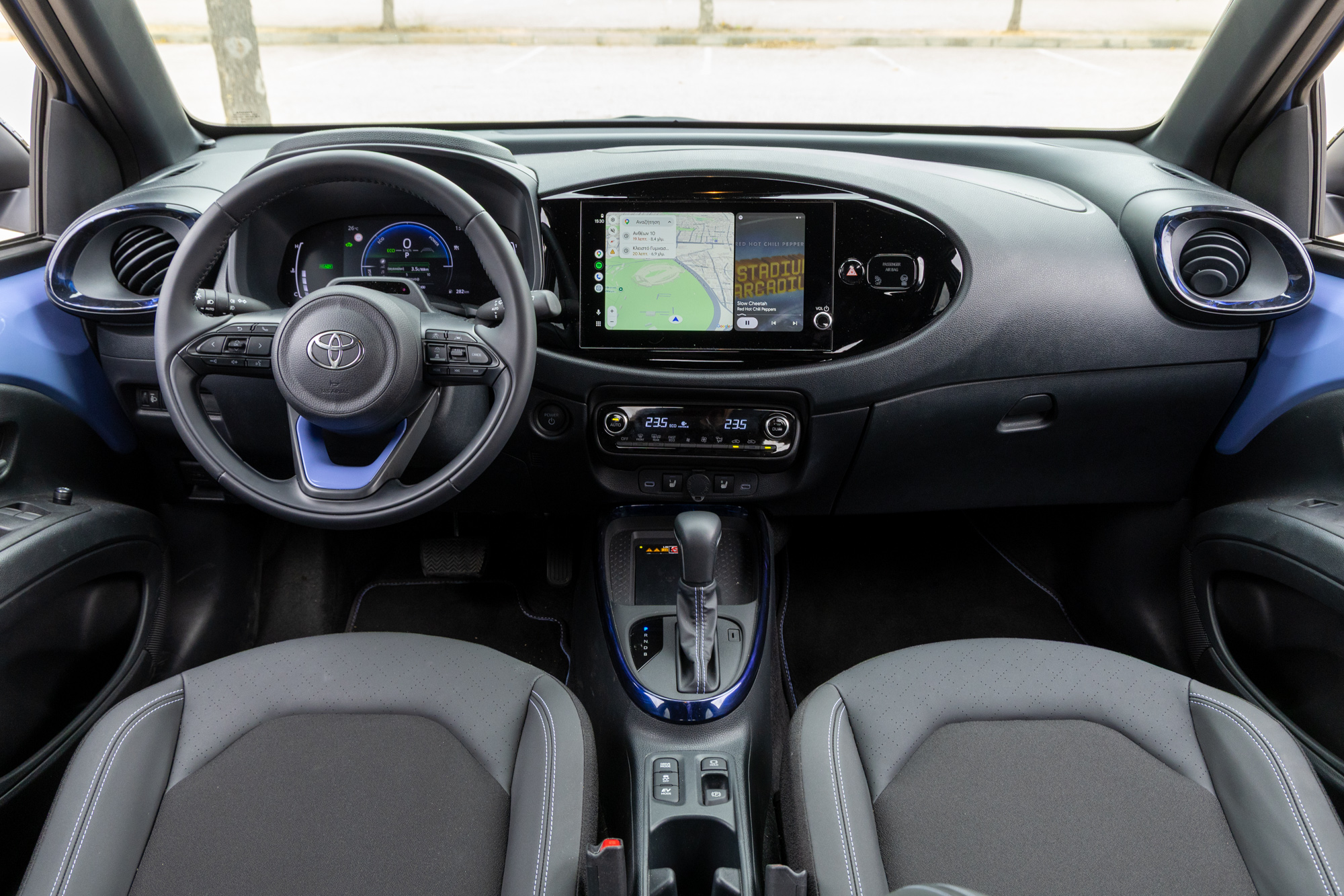 Test drive: Toyota Aygo X vs Renault Twingo, Photo © DRIVE Media Group/Thanassis Koutsogiannis