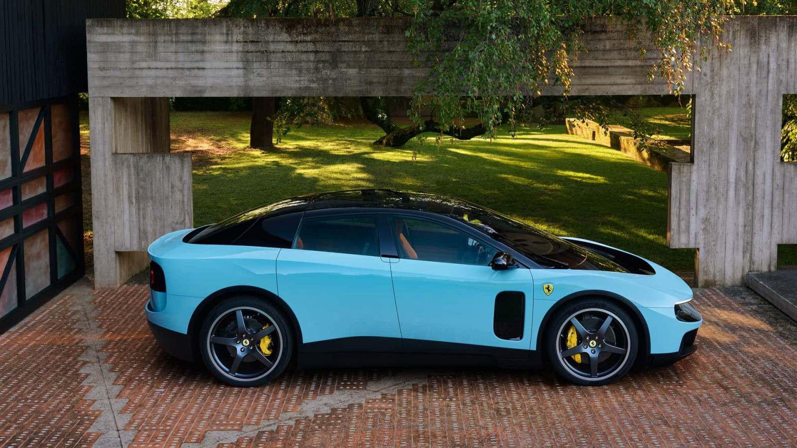 ferrari Luce