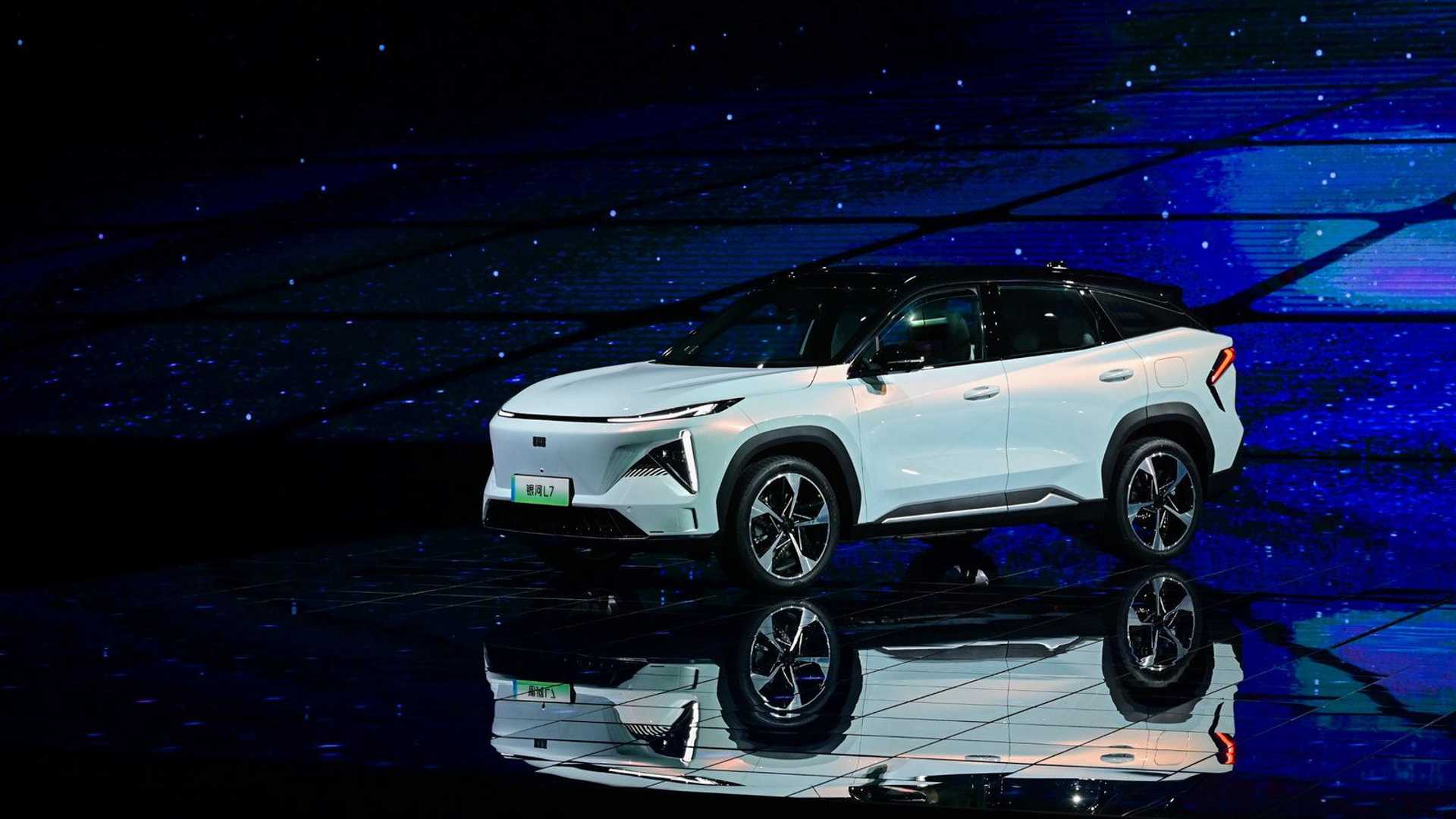 Νέα υπομάρκα για την Geely με επτά μοντέλα έως το 2025 | Drive