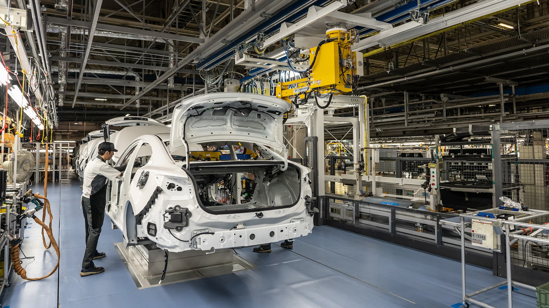 Mazda Hofu plant, production line H2 