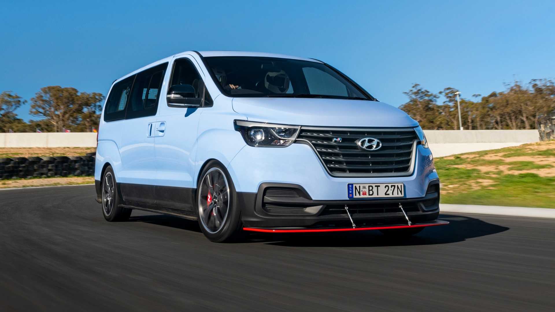 Hyundai iMax N drift bus