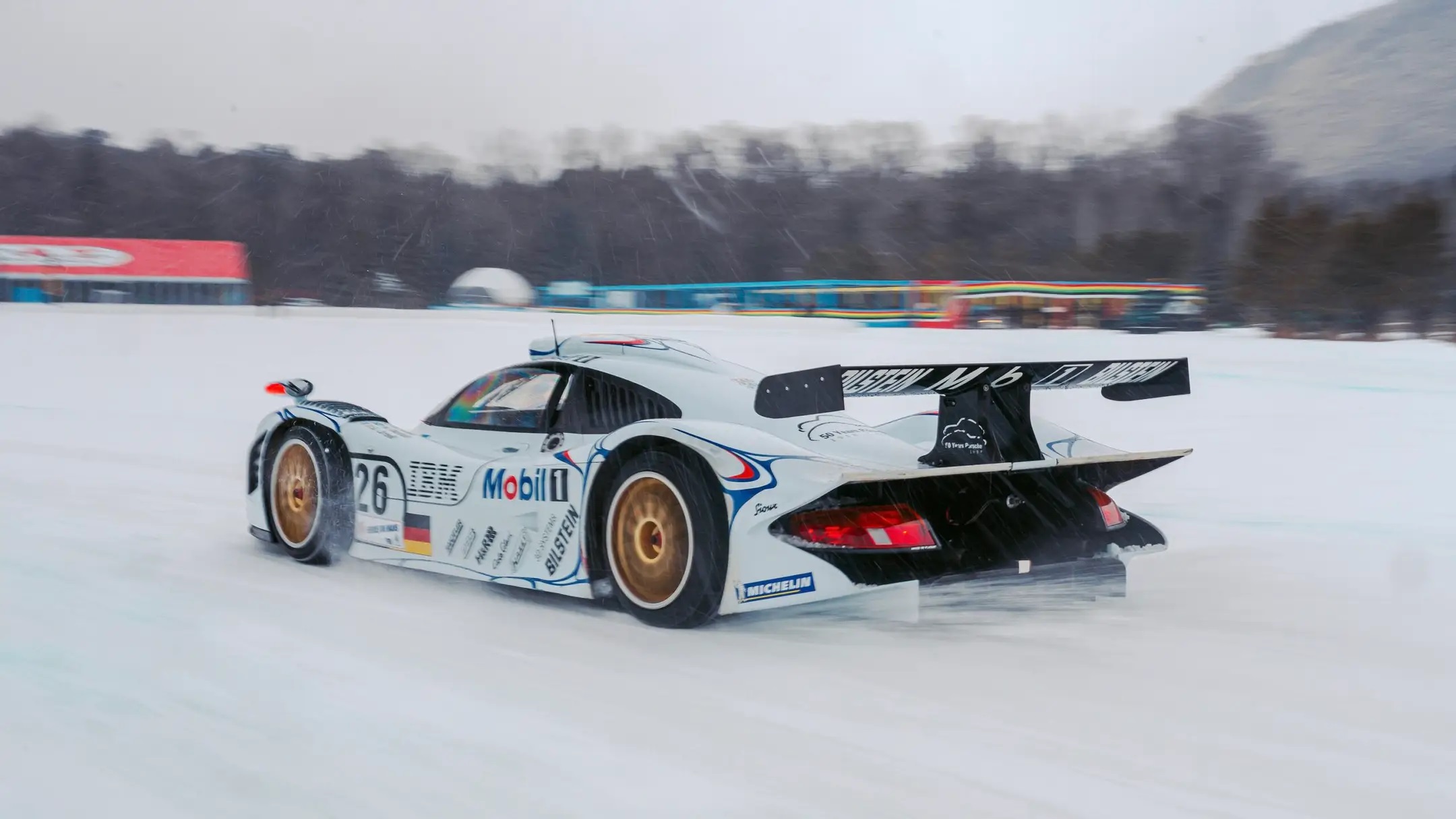 Porsche 911 GT1