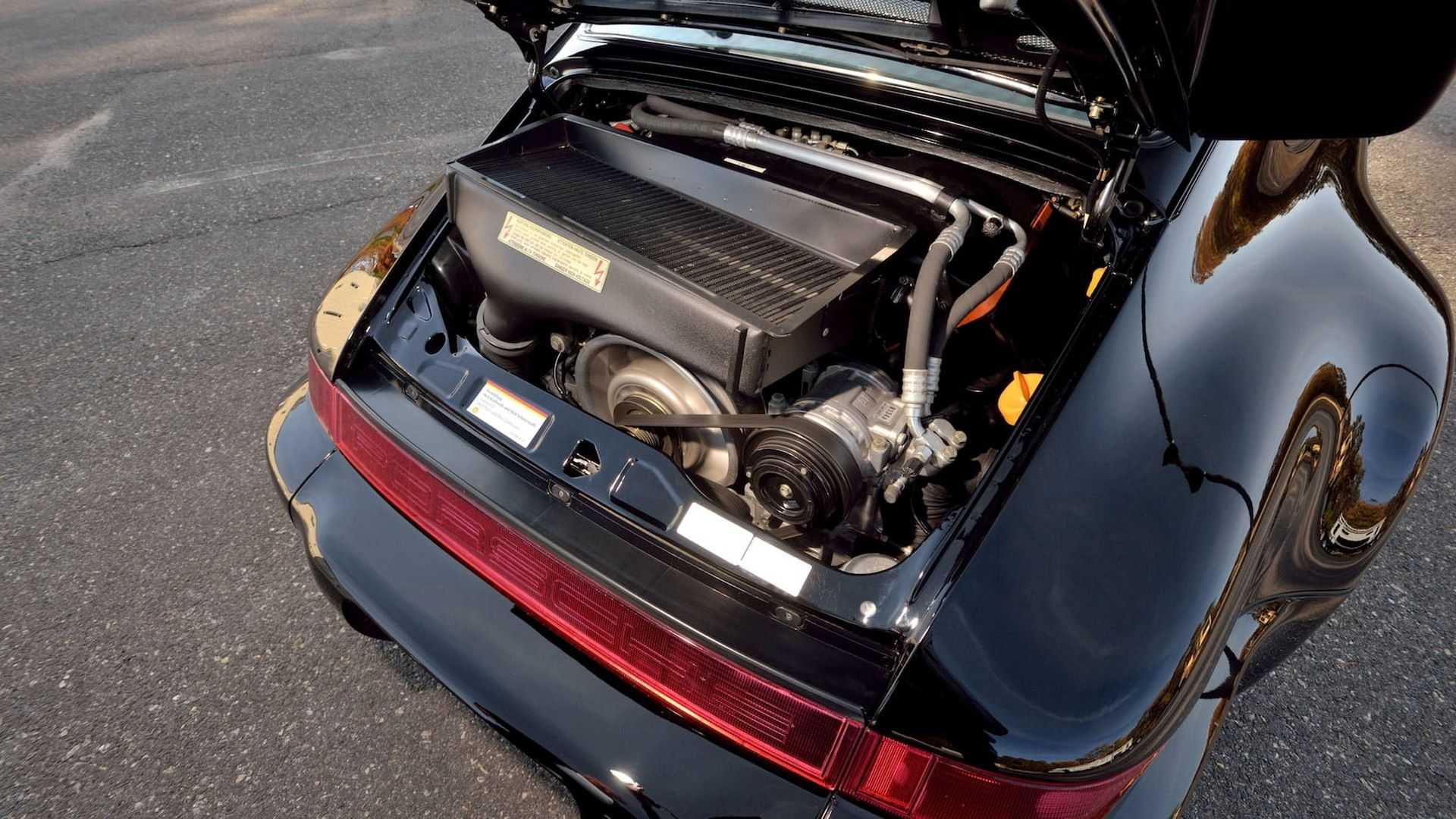 Porsche 911 Turbo typ 964 Bad Boys engine bay