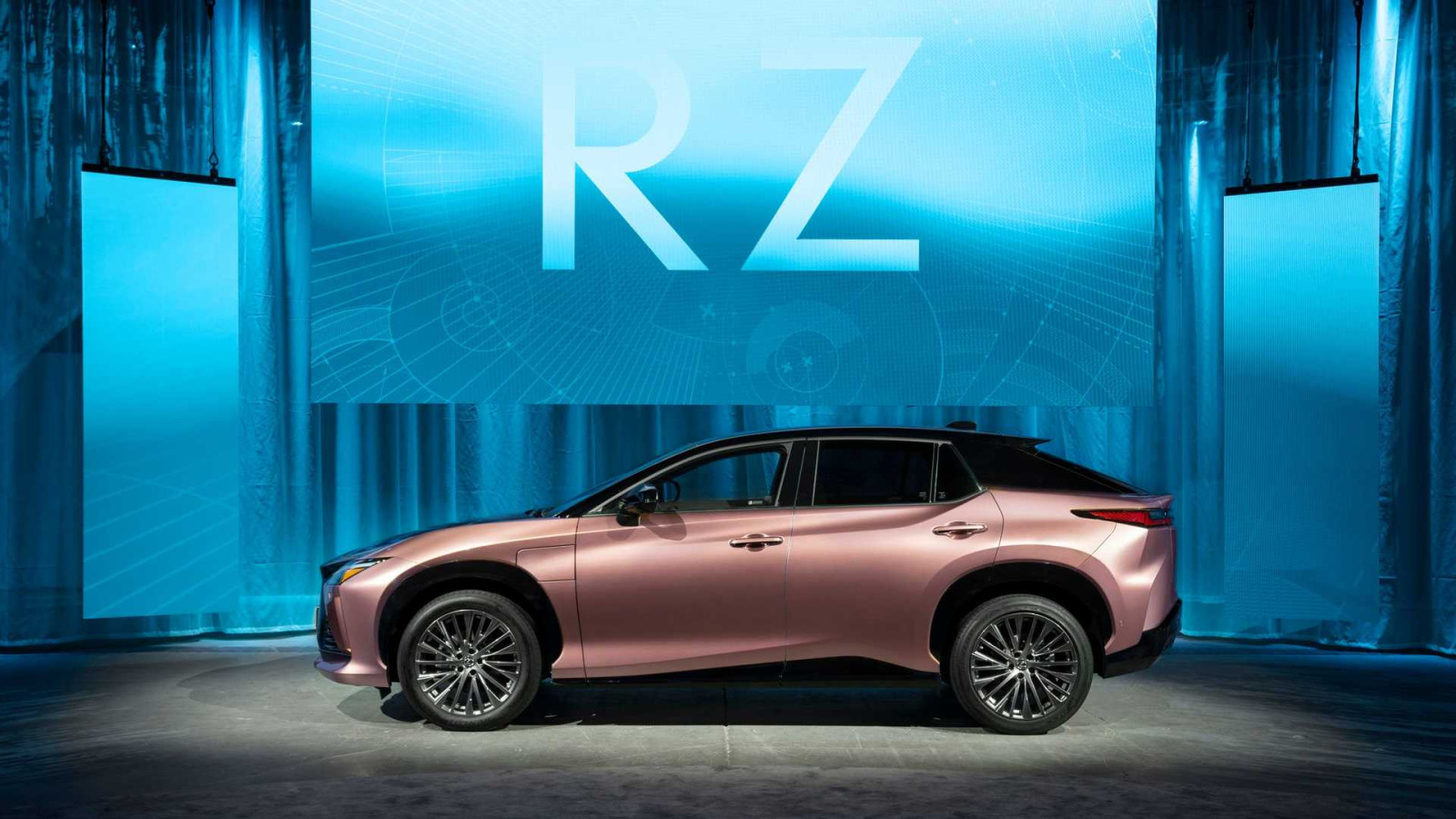 Lexus RZ 450e