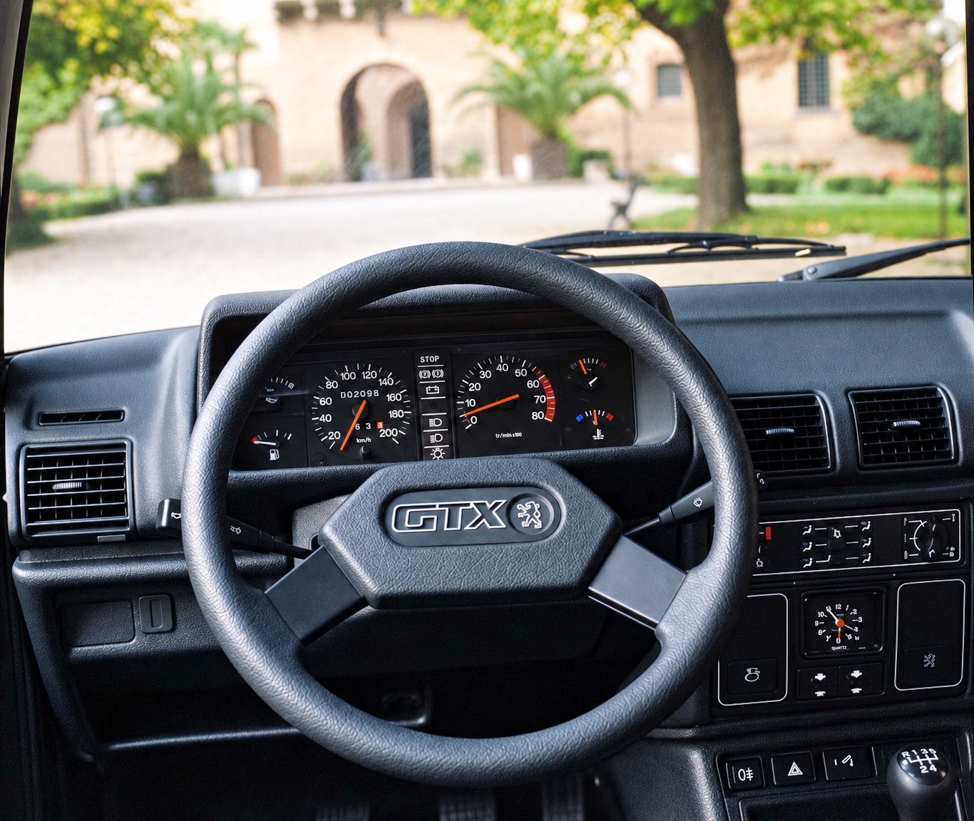 Peugeot 305