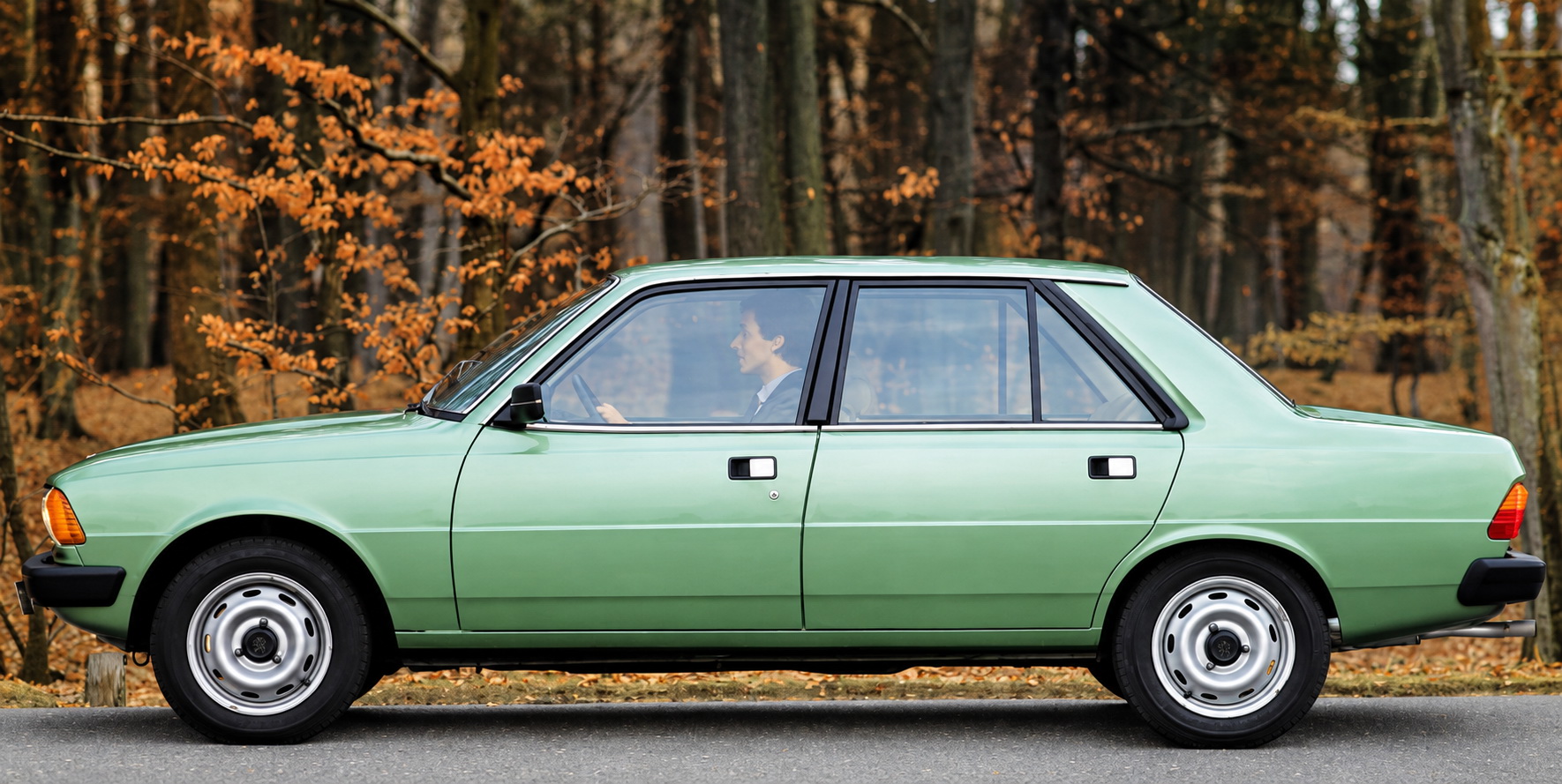 Peugeot 305