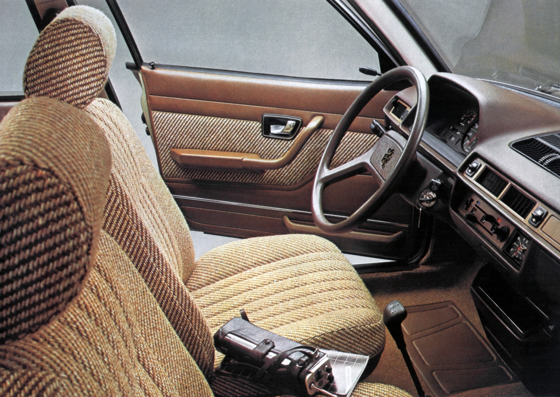 Peugeot 305