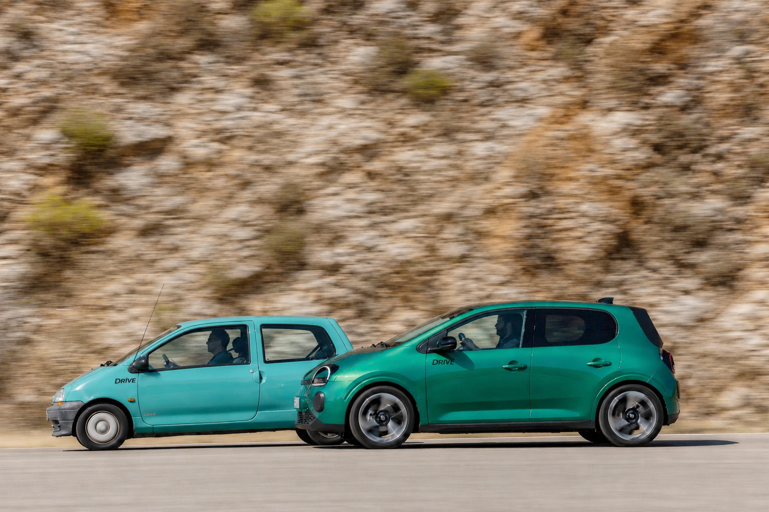 Renault Twingo I vs Renault Twingo IV, Photo © DRIVE Media Thanassis Koutsogiannis