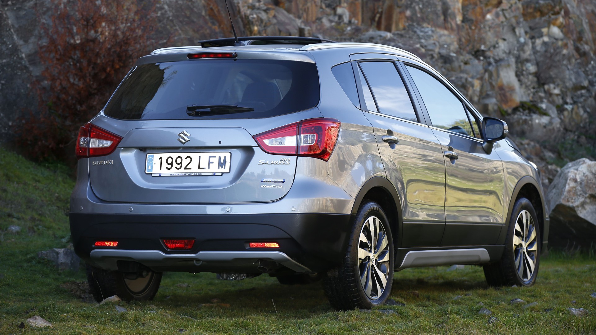 Suzuki SX4 S-Cross Hybrid