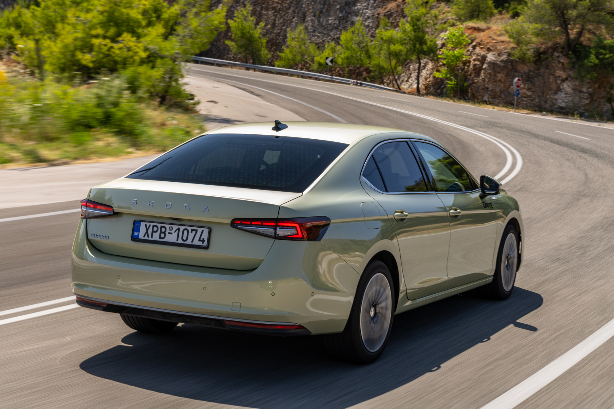 Test drive: Škoda Superb 2.0 TDI DSG, Photo © DRIVE Media Group/Thanassis Koutsogiannis