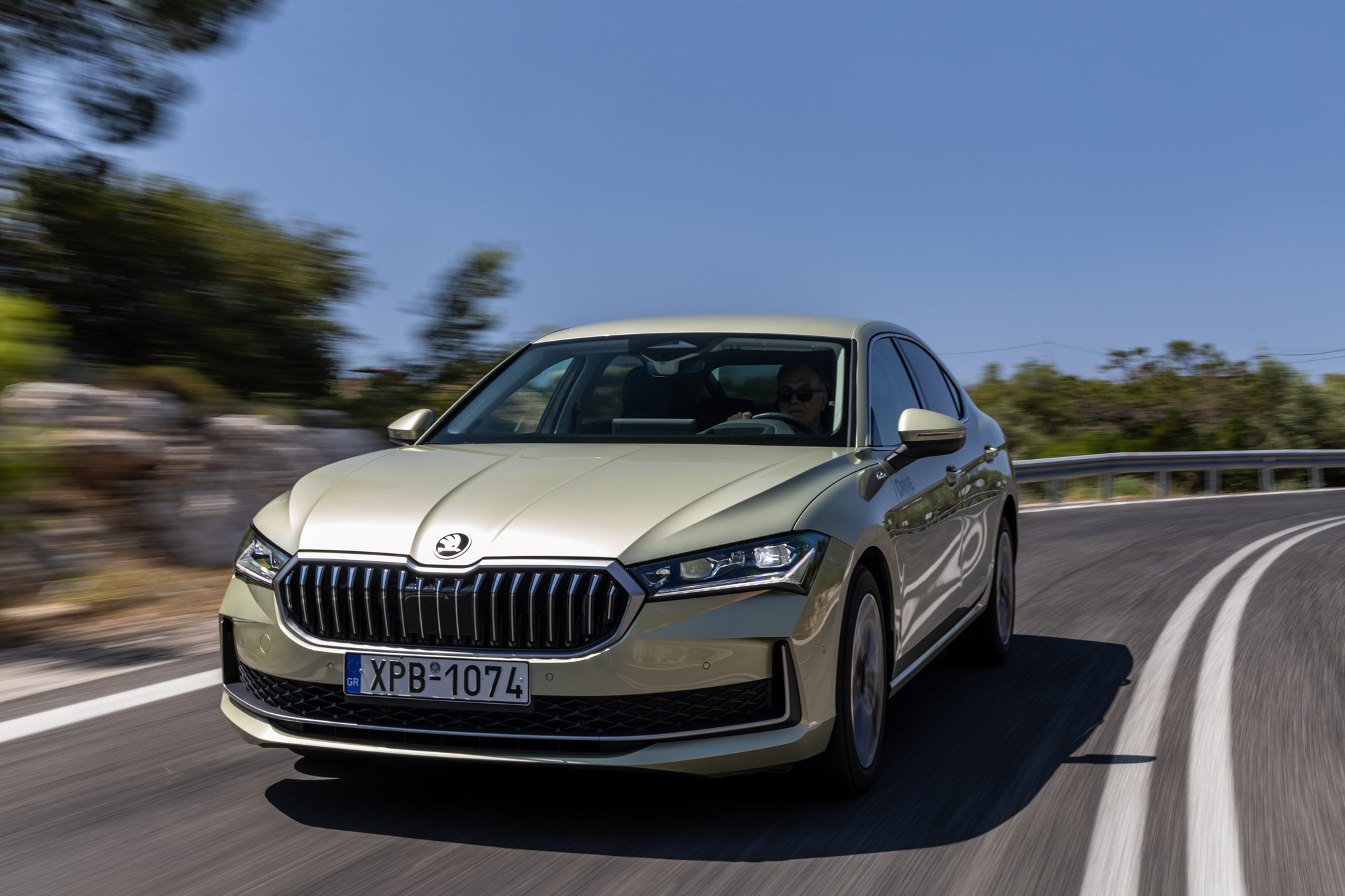 Test drive: Škoda Superb 2.0 TDI DSG, Photo © DRIVE Media Group/Thanassis Koutsogiannis