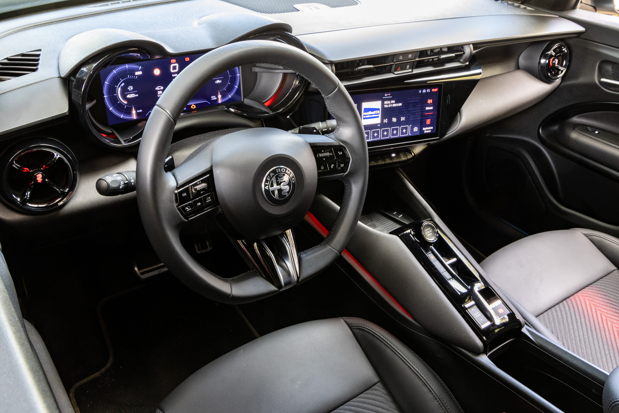 Test drive: Alfa Romeo Junior Ibrida, Photo © DRIVE Media Group/Thanassis Koutsogiannis