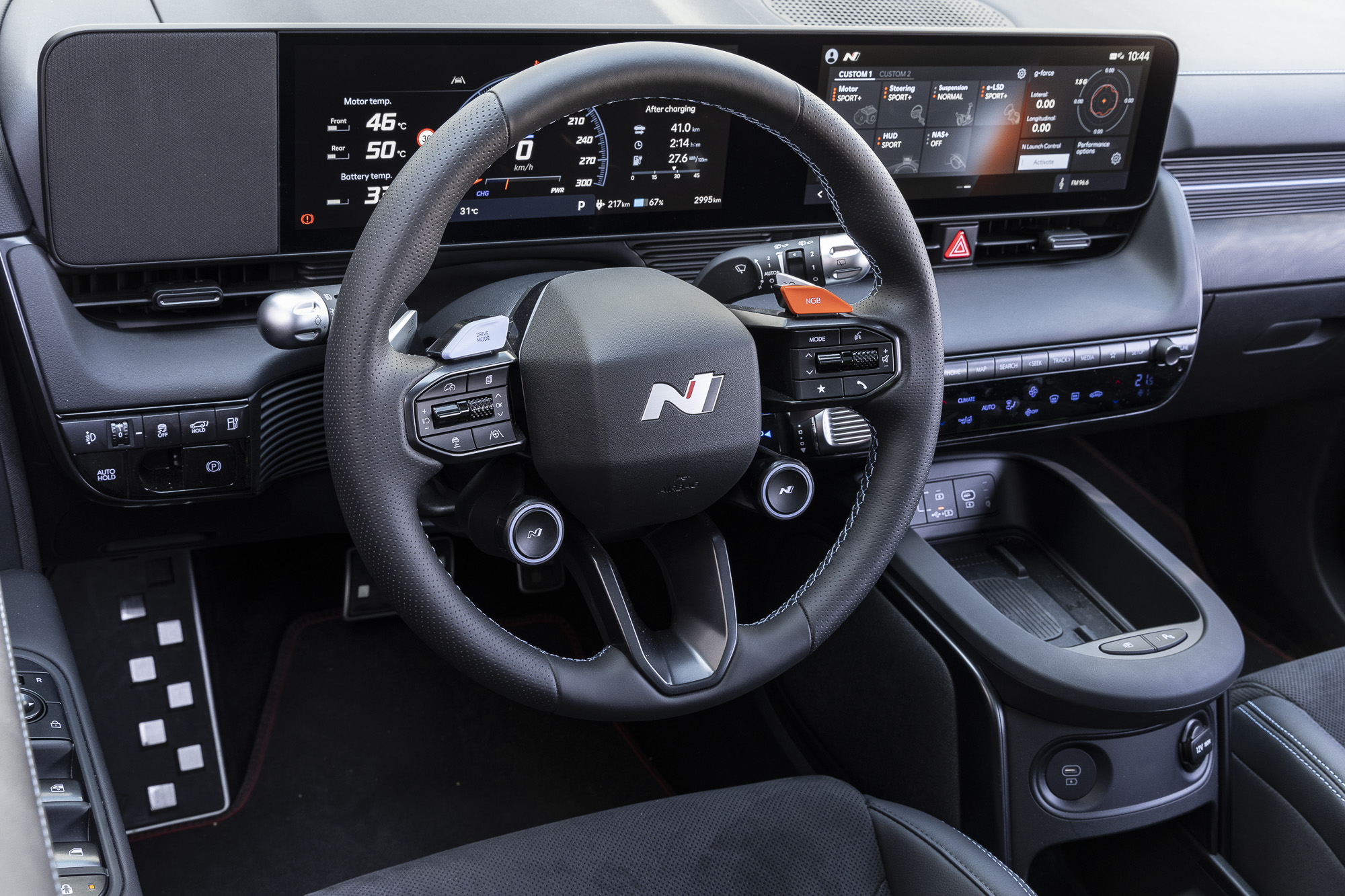 Hot hatch: Audi RS3 Sportback vs Hyundai Ioniq 5 N, Photo © DRIVE Media Group/Thanassis Koutsogiannis