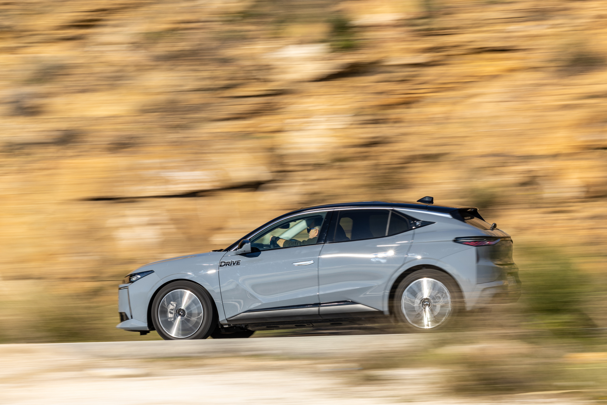 Test drive: DS N°4 E-Tense, Photo @ DRIVE Media Group/Thanassis Koutsogiannis