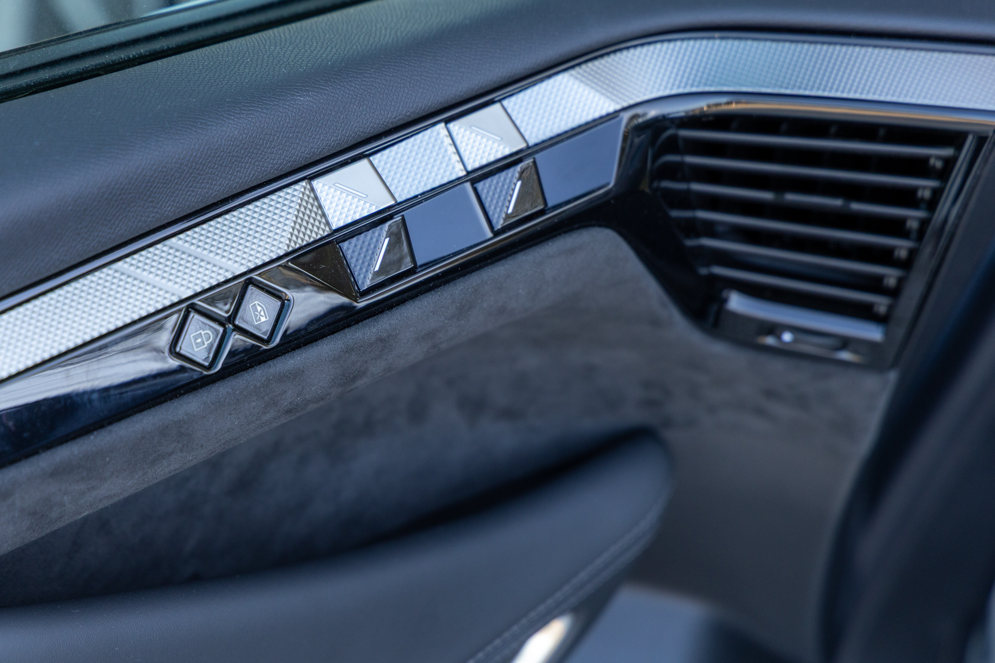 Test drive: DS N°4 E-Tense, Photo @ DRIVE Media Group/Thanassis Koutsogiannis