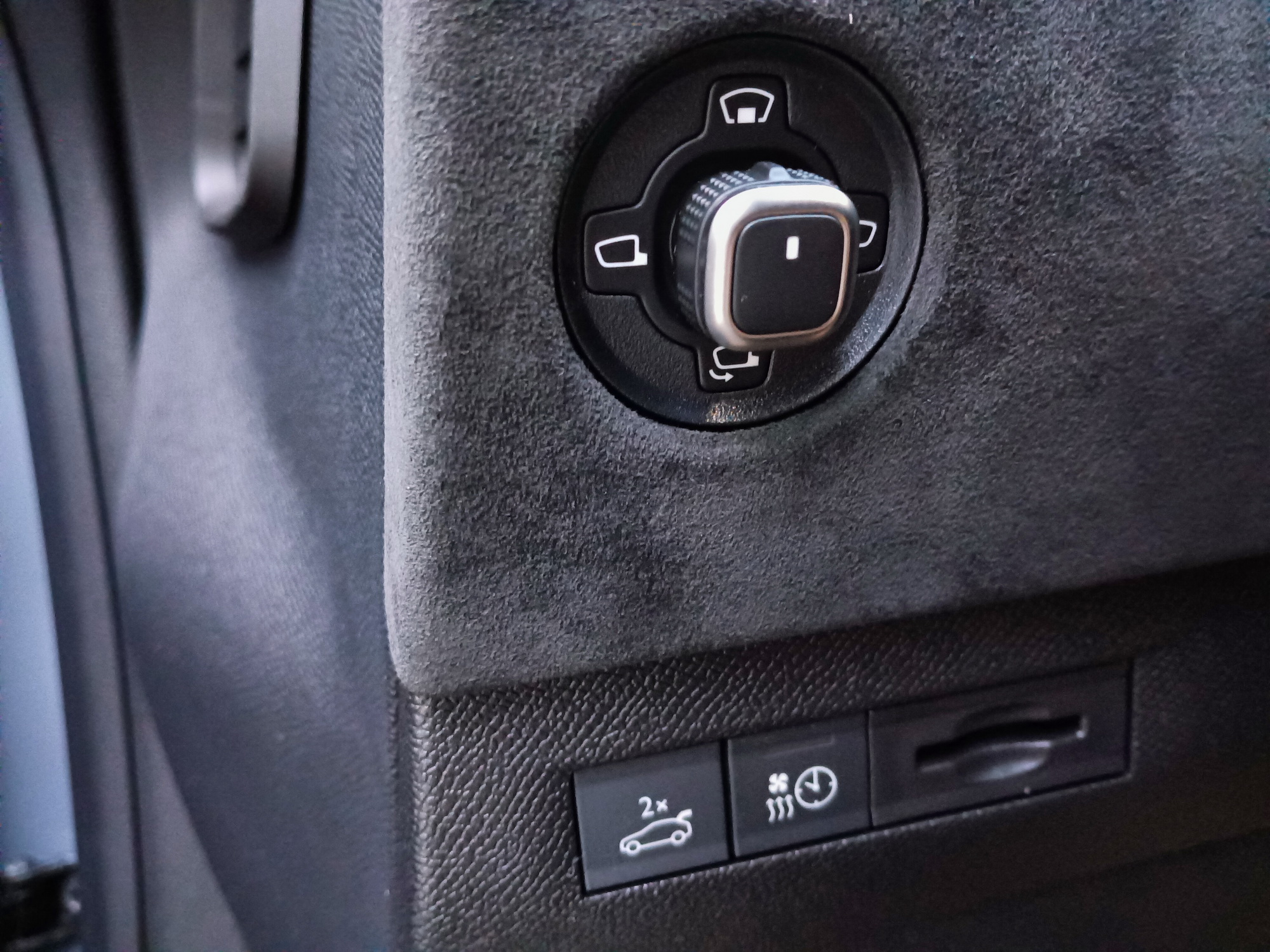 Test drive: DS N°4 E-Tense, Photo @ DRIVE Media Group/Thanassis Koutsogiannis