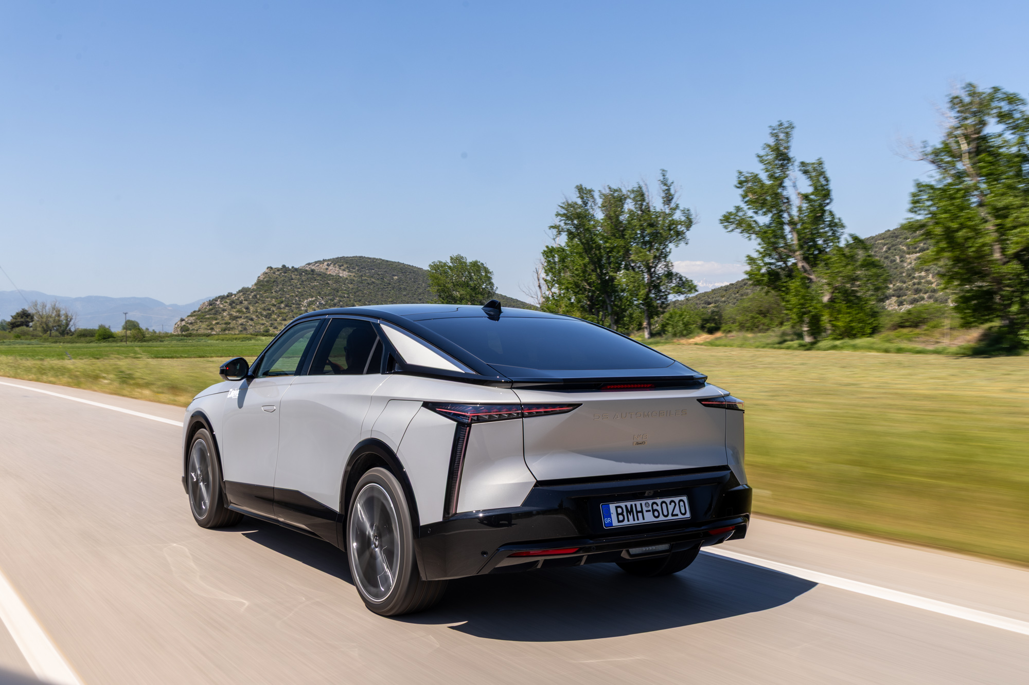 Test drive: DS N°8 Long Range AWD, Photo © DRIVE Media Group/Thanassis Koutsogiannis