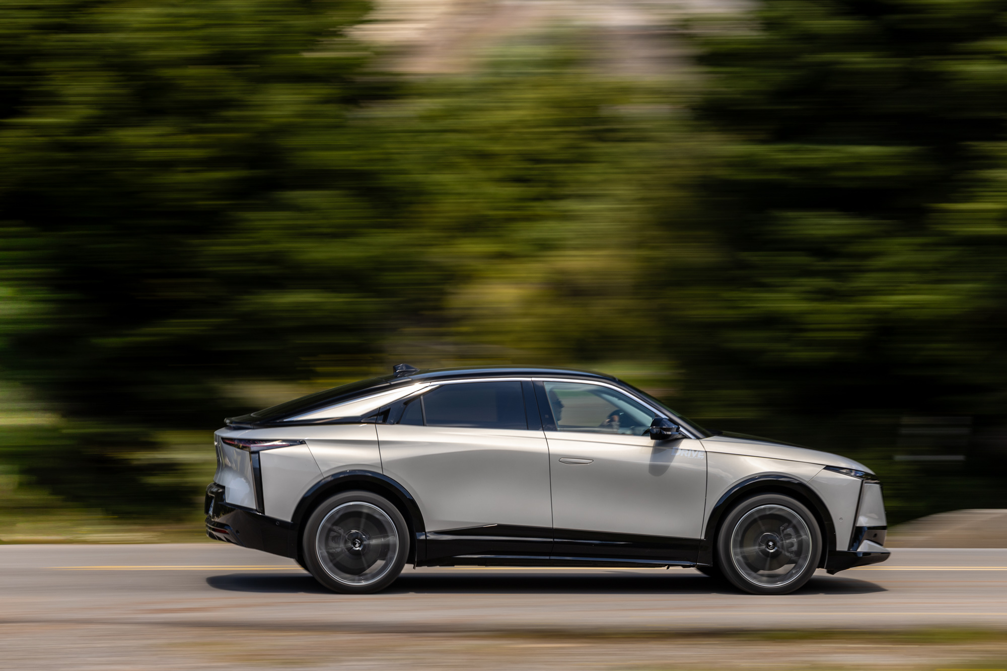 Test drive: DS N°8 Long Range AWD, Photo © DRIVE Media Group/Thanassis Koutsogiannis