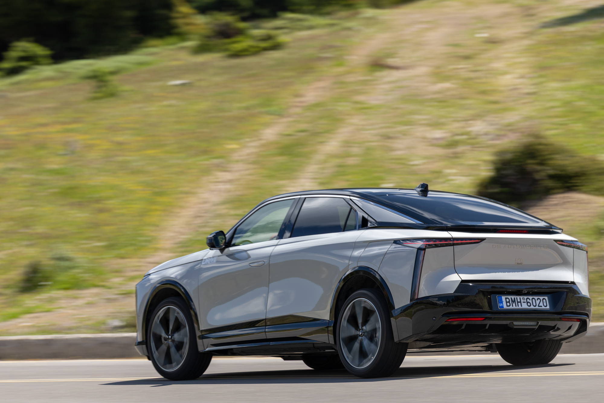 Test drive: DS N°8 Long Range AWD, Photo © DRIVE Media Group/Thanassis Koutsogiannis