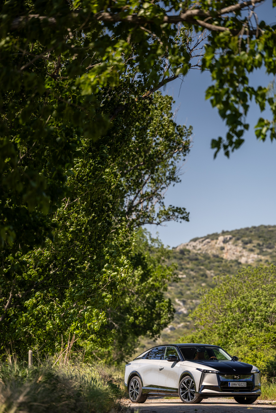 Test drive: DS N°8 Long Range AWD, Photo © DRIVE Media Group/Thanassis Koutsogiannis