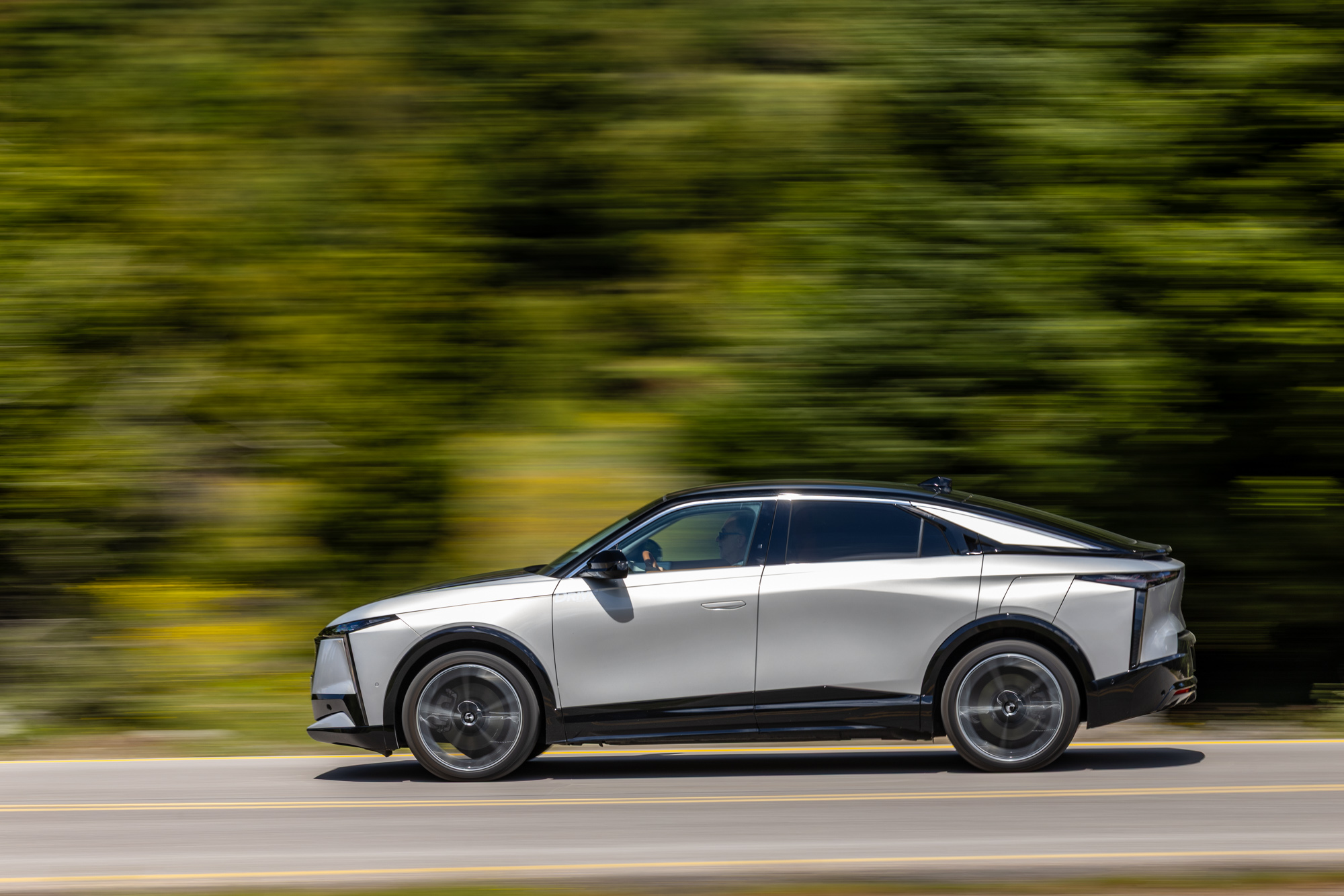 Test drive: DS N°8 Long Range AWD, Photo © DRIVE Media Group/Thanassis Koutsogiannis