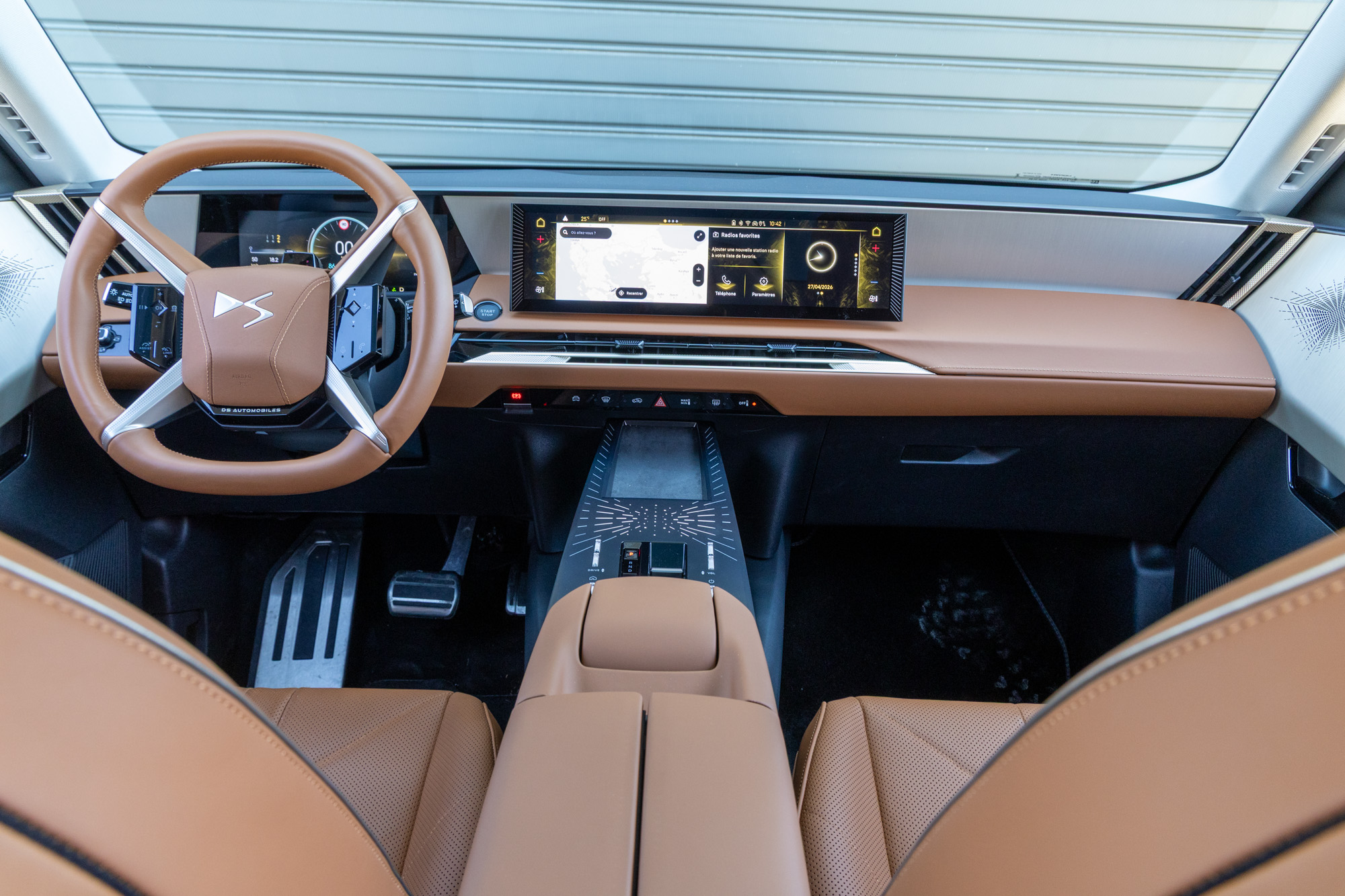 Test drive: DS N°8 Long Range AWD, Photo © DRIVE Media Group/Thanassis Koutsogiannis