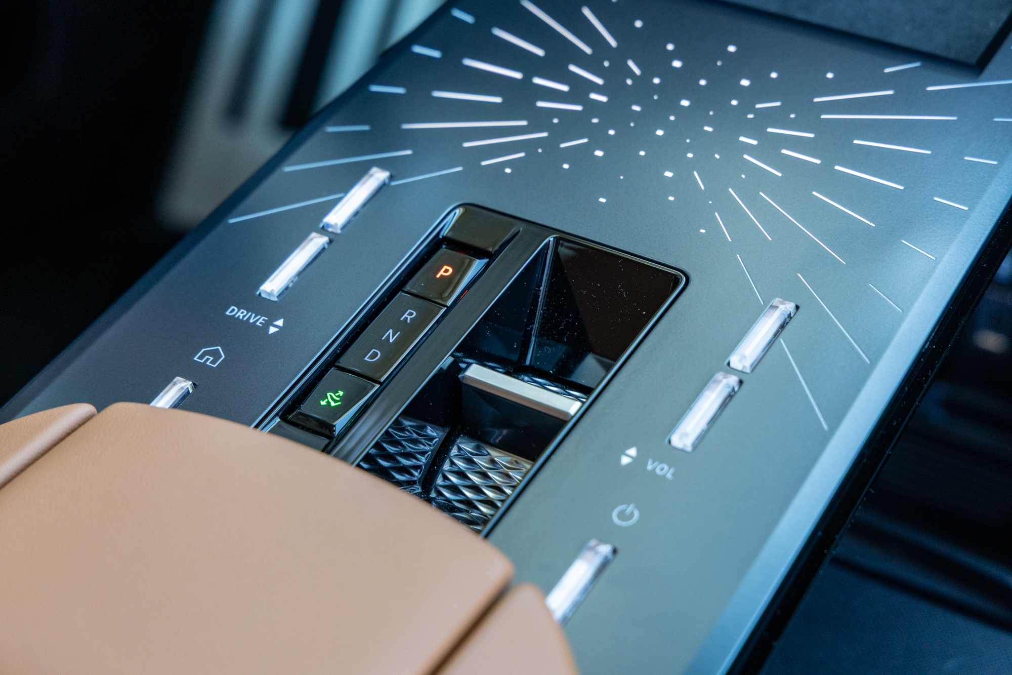 Test drive: DS N°8 Long Range AWD, Photo © DRIVE Media Group/Thanassis Koutsogiannis