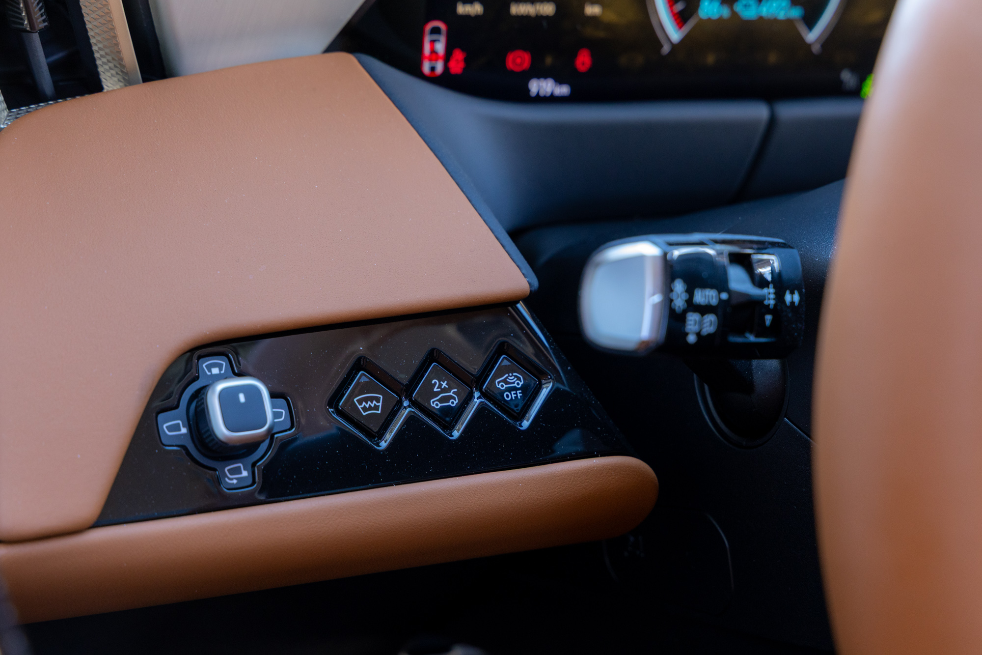 Test drive: DS N°8 Long Range AWD, Photo © DRIVE Media Group/Thanassis Koutsogiannis