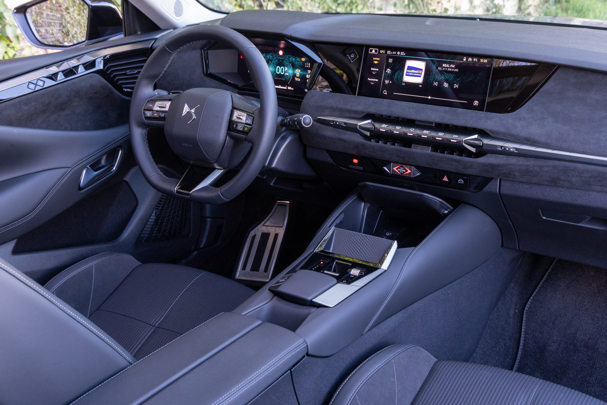 Test drive: DS N°4 Hybrid 145, Photo © DRIVE Media Group/Thanassis Koutsogiannis