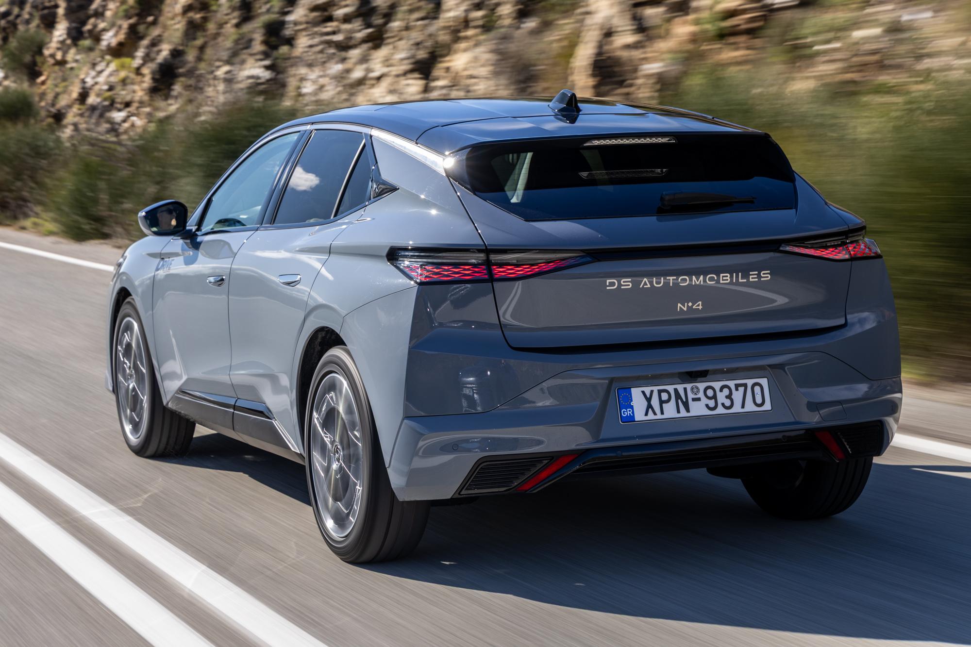 Test drive: DS N°4 Hybrid 145, Photo © DRIVE Media Group/Thanassis Koutsogiannis