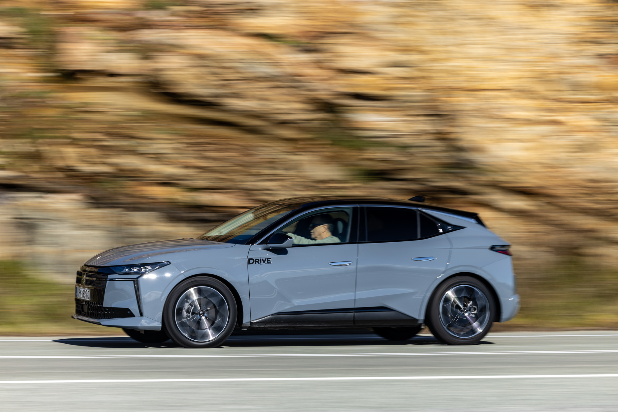 Test drive: DS N°4 Hybrid 145, Photo © DRIVE Media Group/Thanassis Koutsogiannis