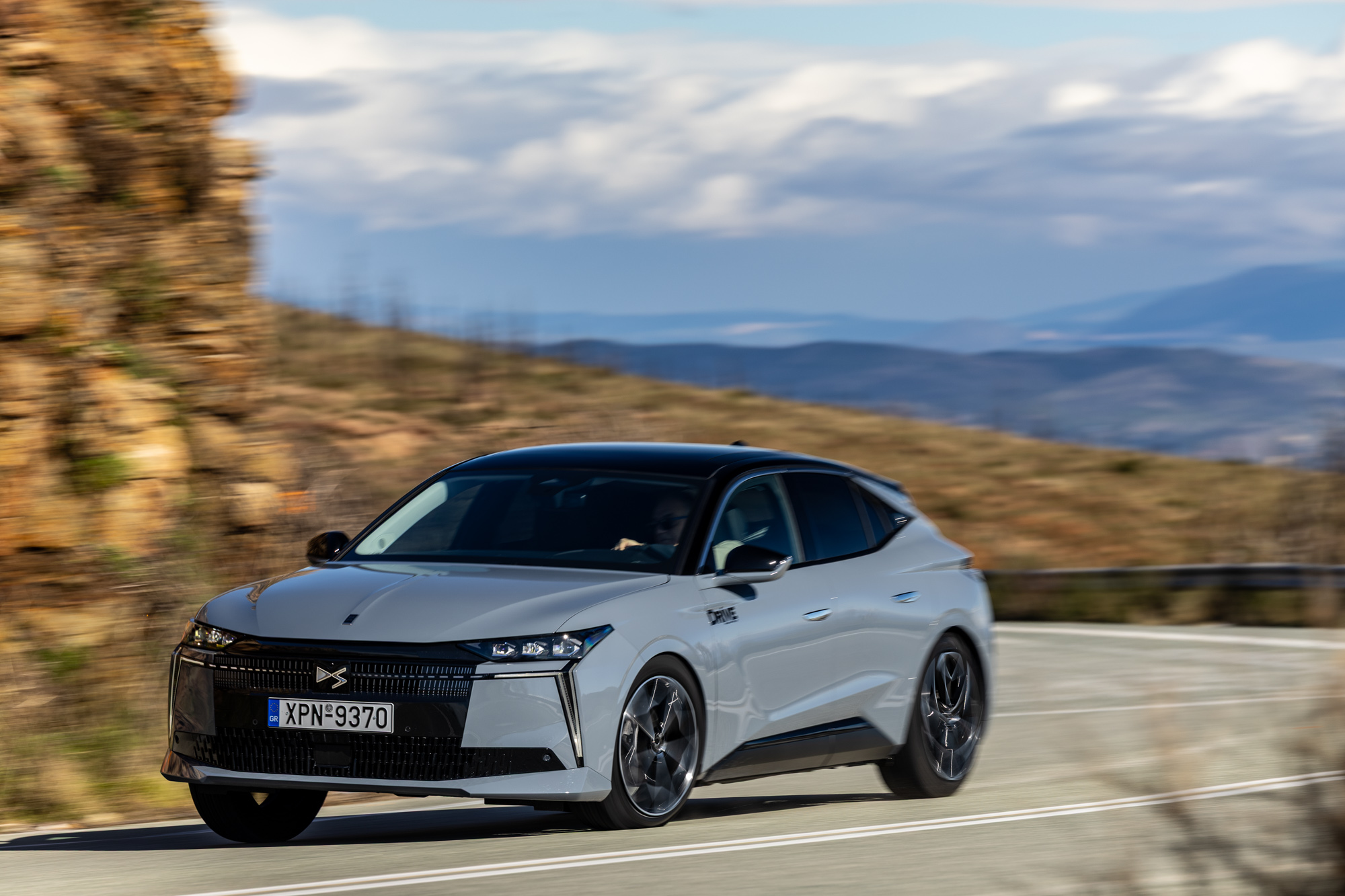 Test drive: DS N°4 Hybrid 145, Photo © DRIVE Media Group/Thanassis Koutsogiannis