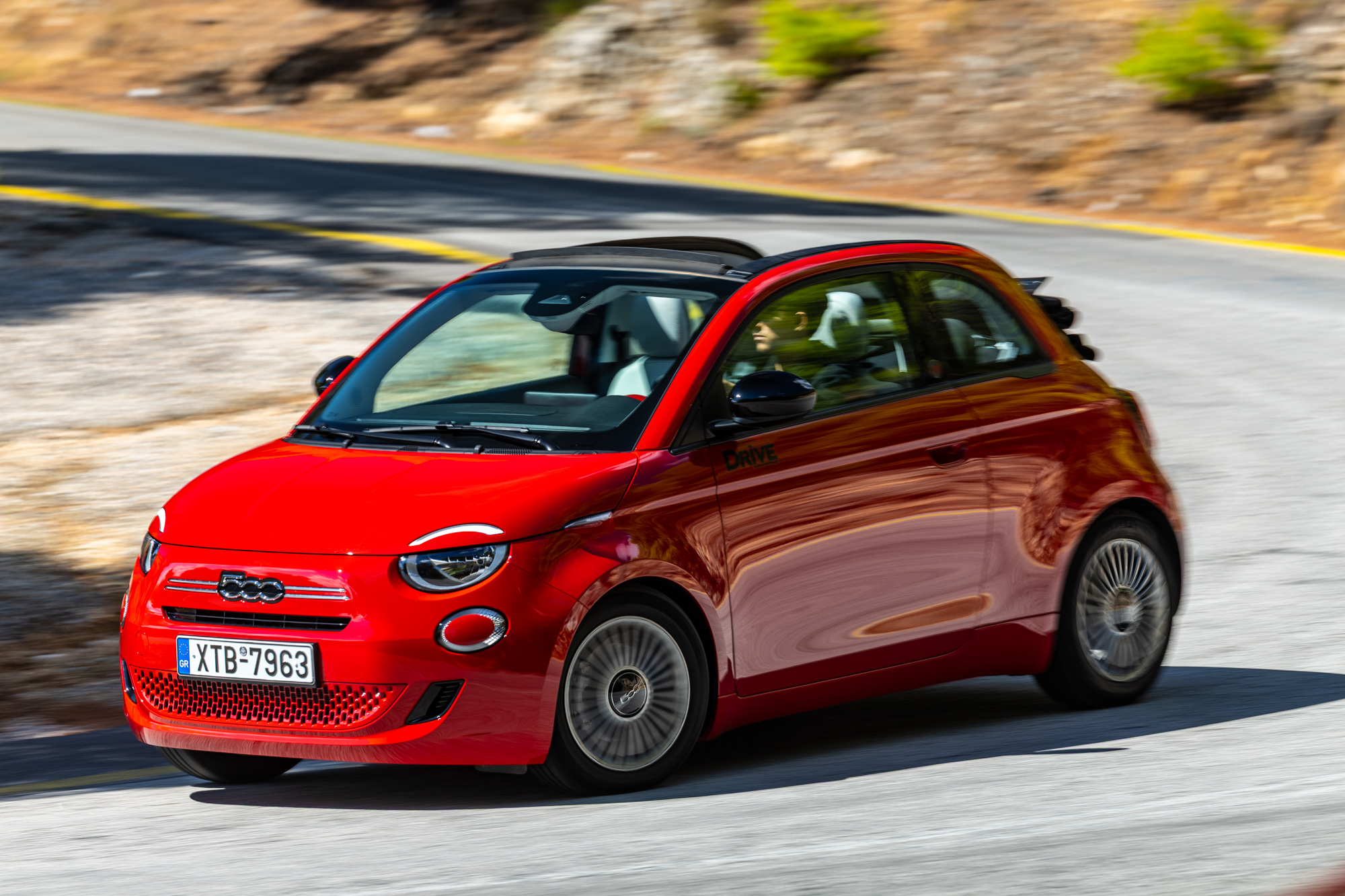 Test drive: FIAT 500 Hybrid Cabrio, Photo © DRIVE Media Group/Thanassis Koutsogiannis