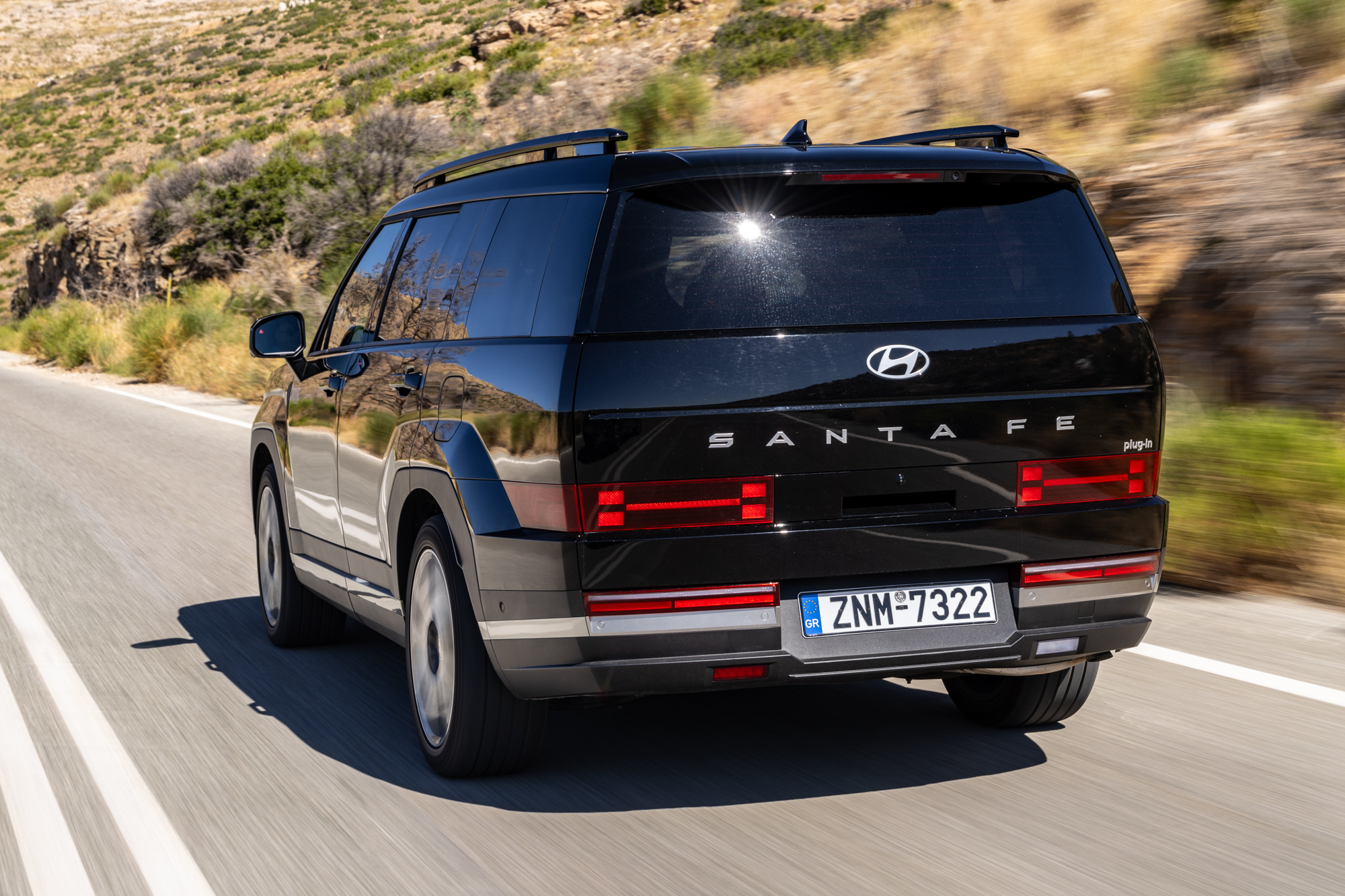Test drive: Hyundai Santa Fe plug-in, Photo © DRIVE Media Group/Thanassis Koutsogiannis