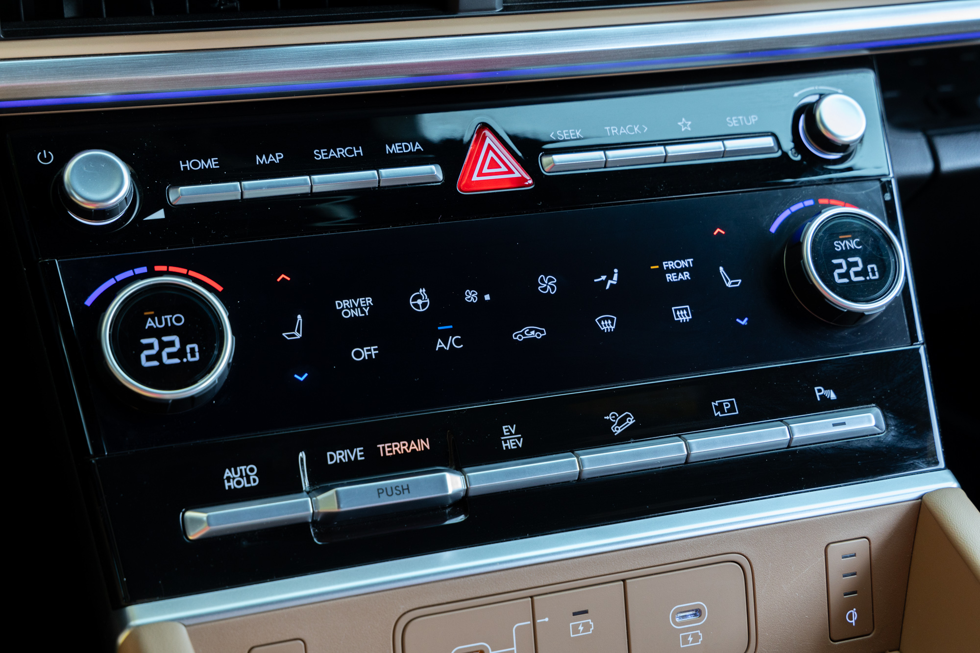 Test drive: Hyundai Santa Fe plug-in, Photo © DRIVE Media Group/Thanassis Koutsogiannis