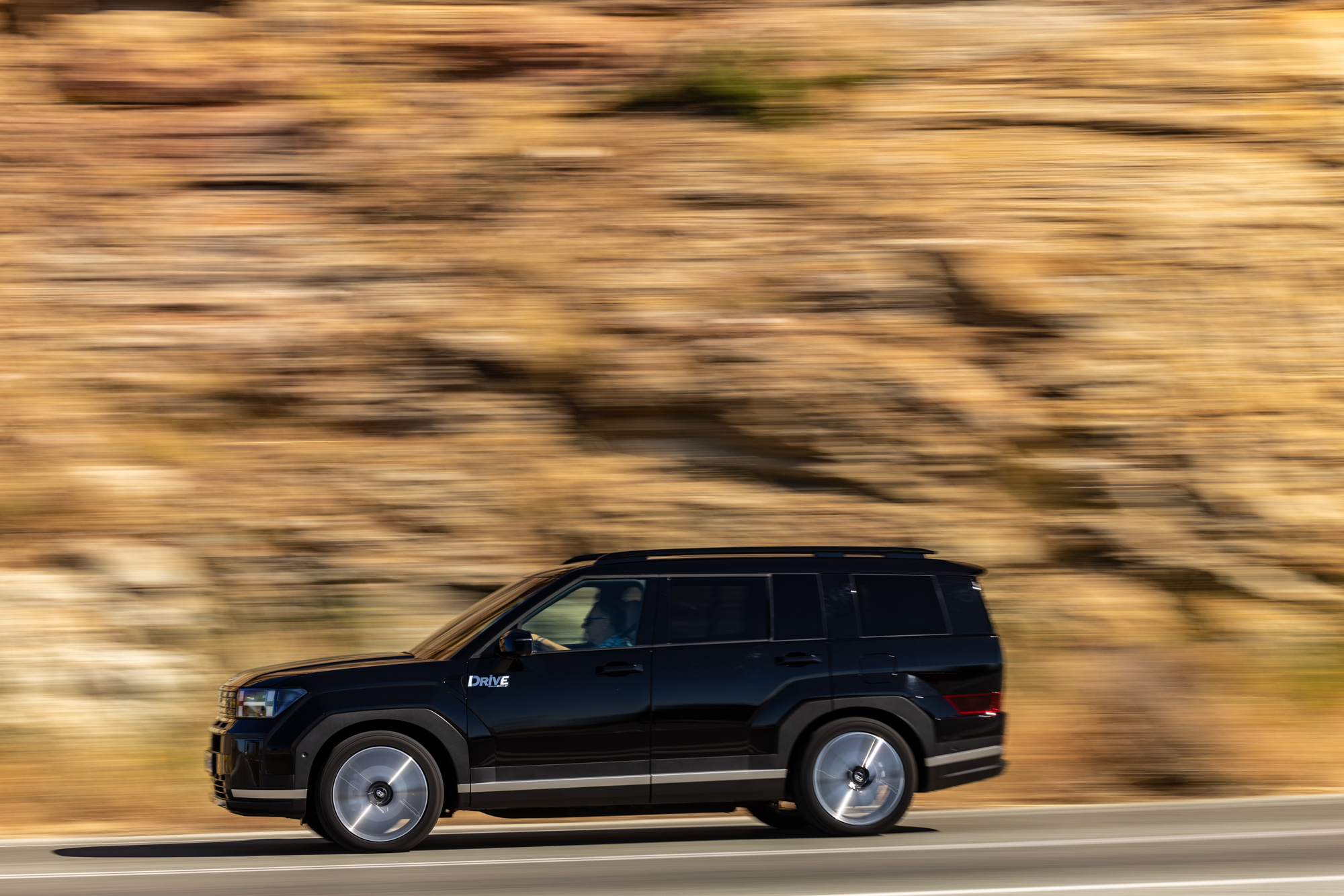 Test drive: Hyundai Santa Fe plug-in, Photo © DRIVE Media Group/Thanassis Koutsogiannis