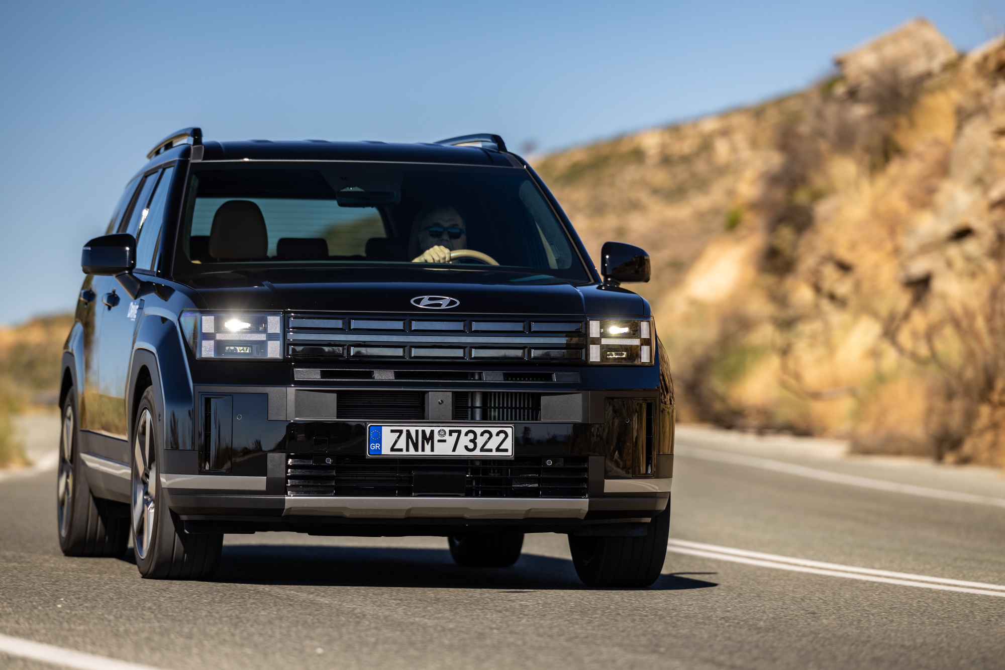 Test drive: Hyundai Santa Fe plug-in, Photo © DRIVE Media Group/Thanassis Koutsogiannis
