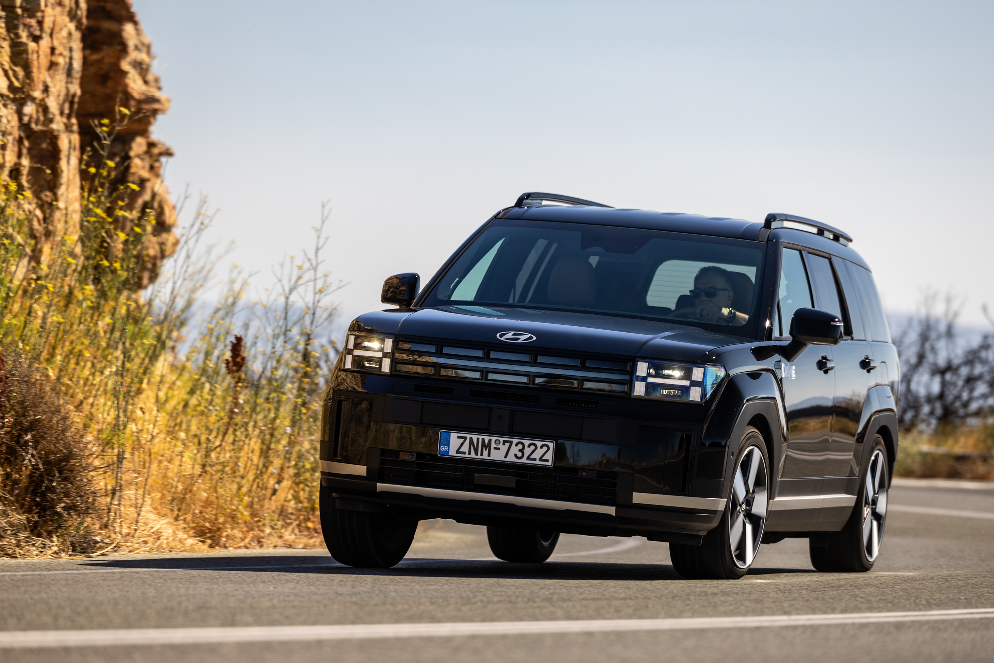 Test drive: Hyundai Santa Fe plug-in, Photo © DRIVE Media Group/Thanassis Koutsogiannis