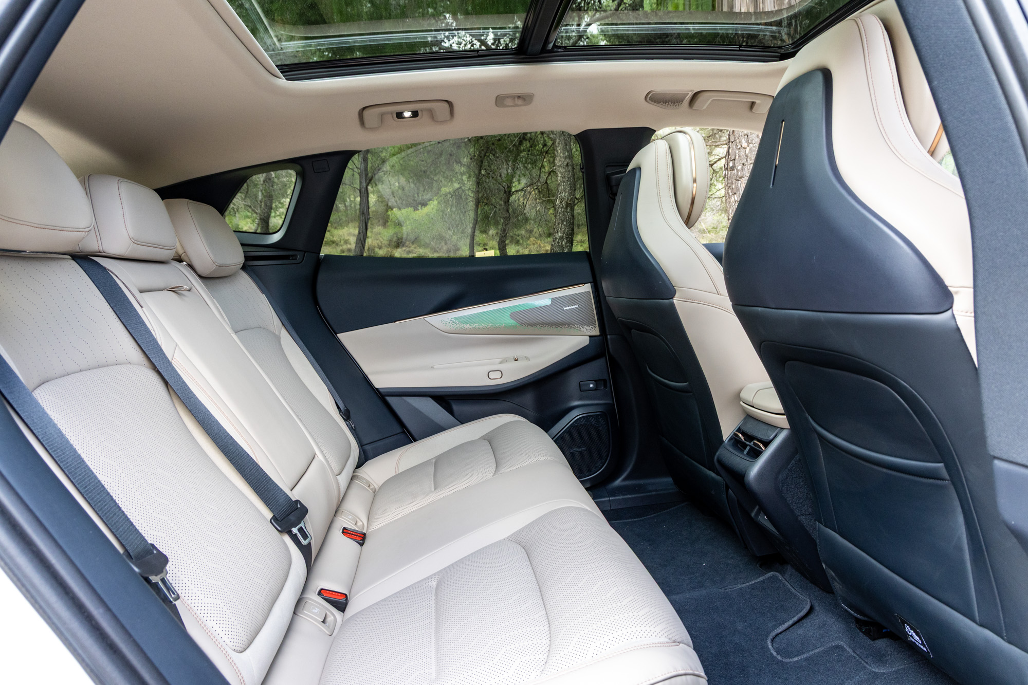 Test drive: Lynk & Co 08, Photo © DRIVE Media Group/Thanassis Koutsogiannis