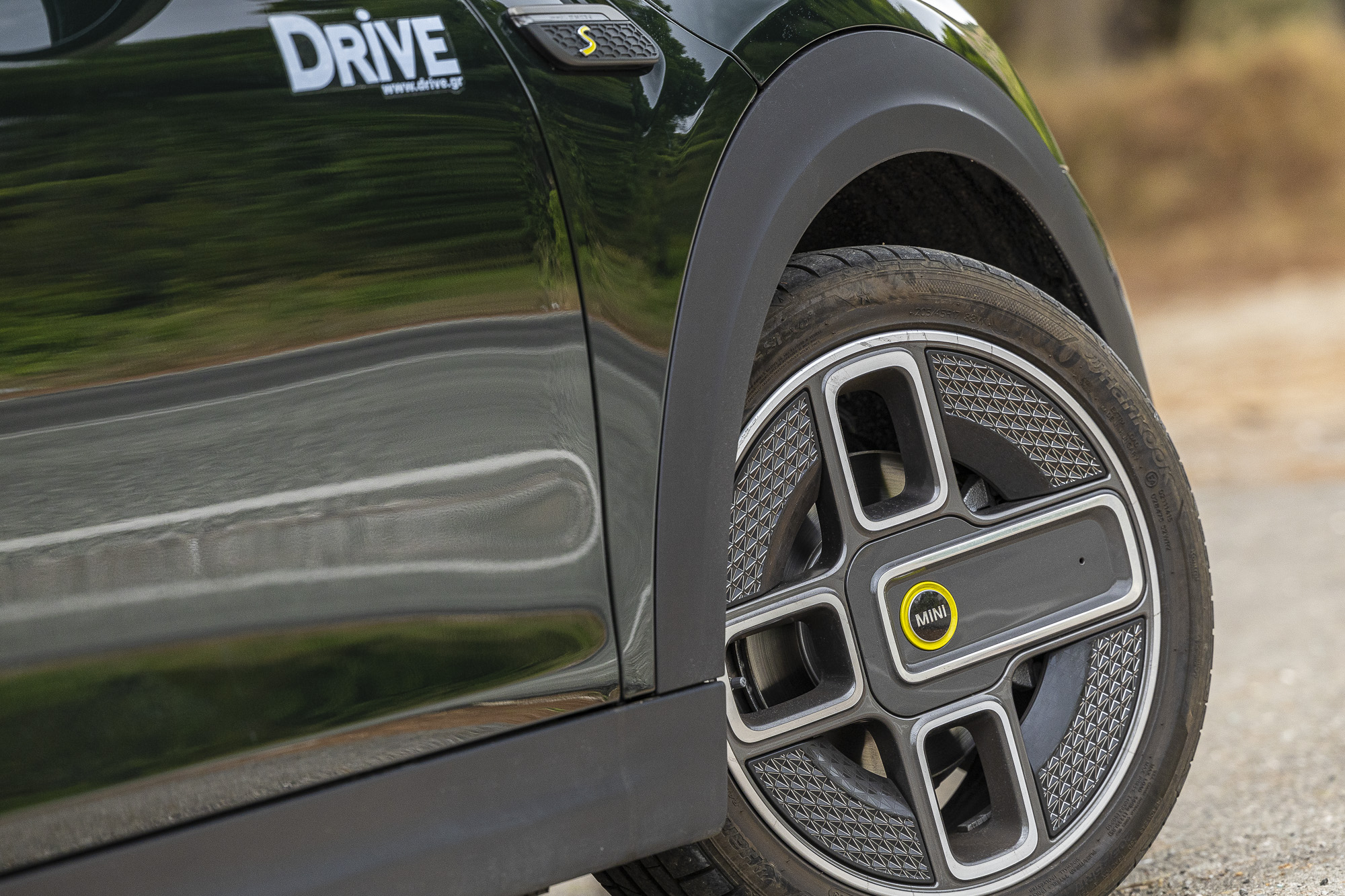 Test drive: MINI Cooper SE Resolute, Photo © DRIVE Media Group/Thanassis Koutsogiannis